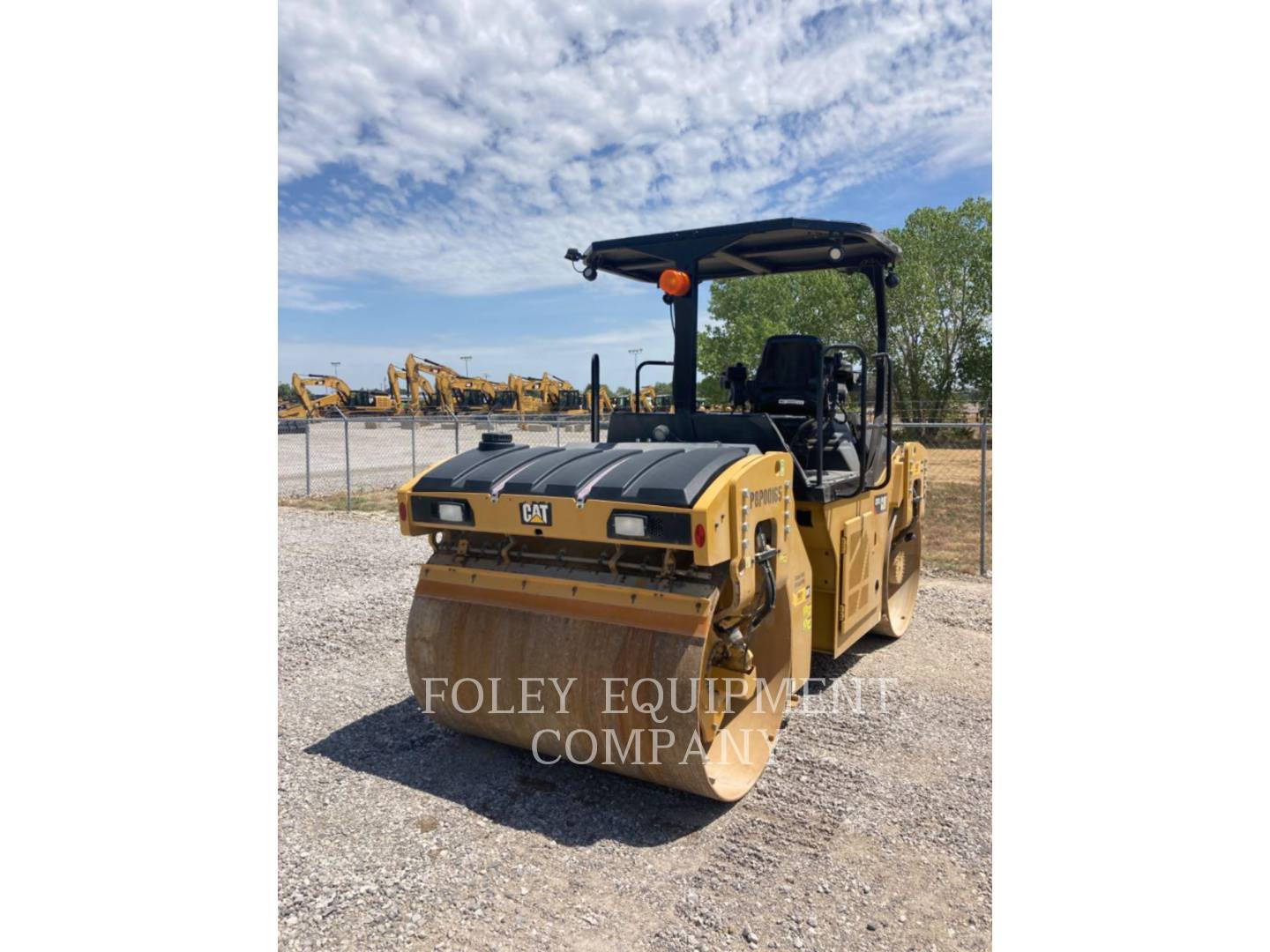 2017 Caterpillar CB10-01 Compactor