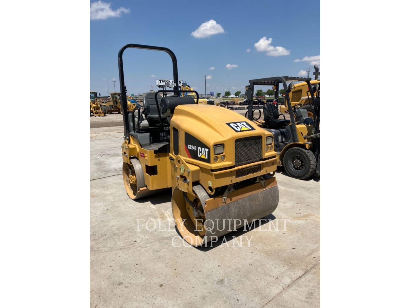 2019 Caterpillar CB24B Compactor