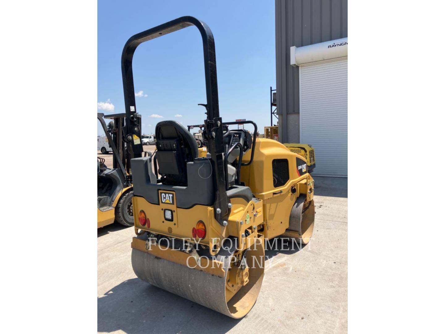 2019 Caterpillar CB24B Compactor