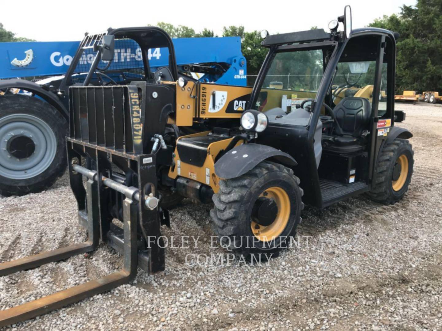 2019 Caterpillar TH255C TeleHandler