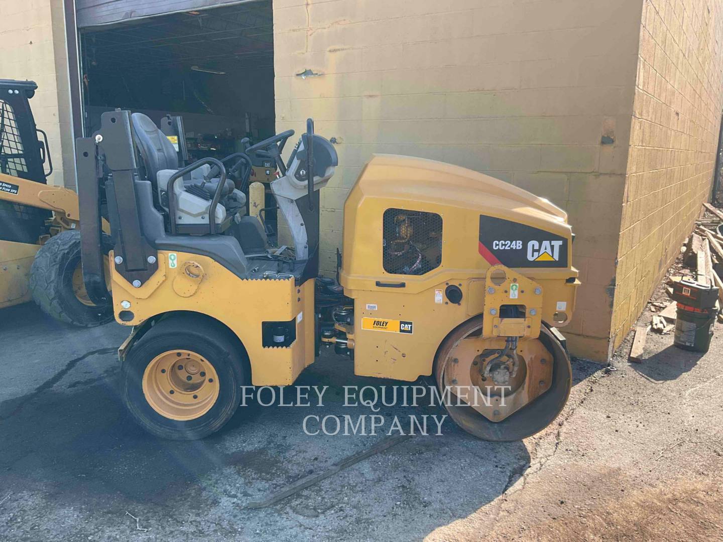 2019 Caterpillar CC24B Compactor