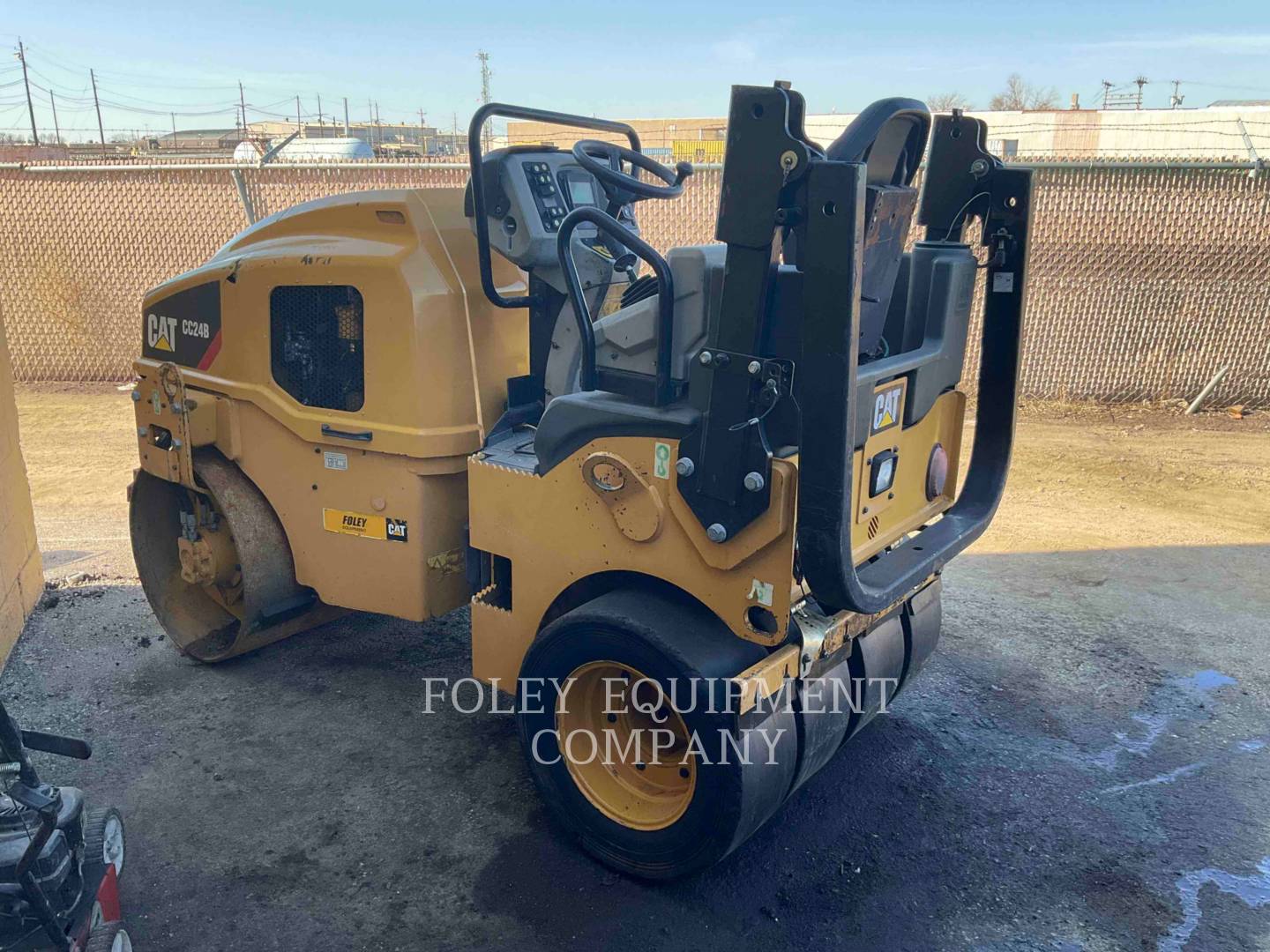 2019 Caterpillar CC24B Compactor