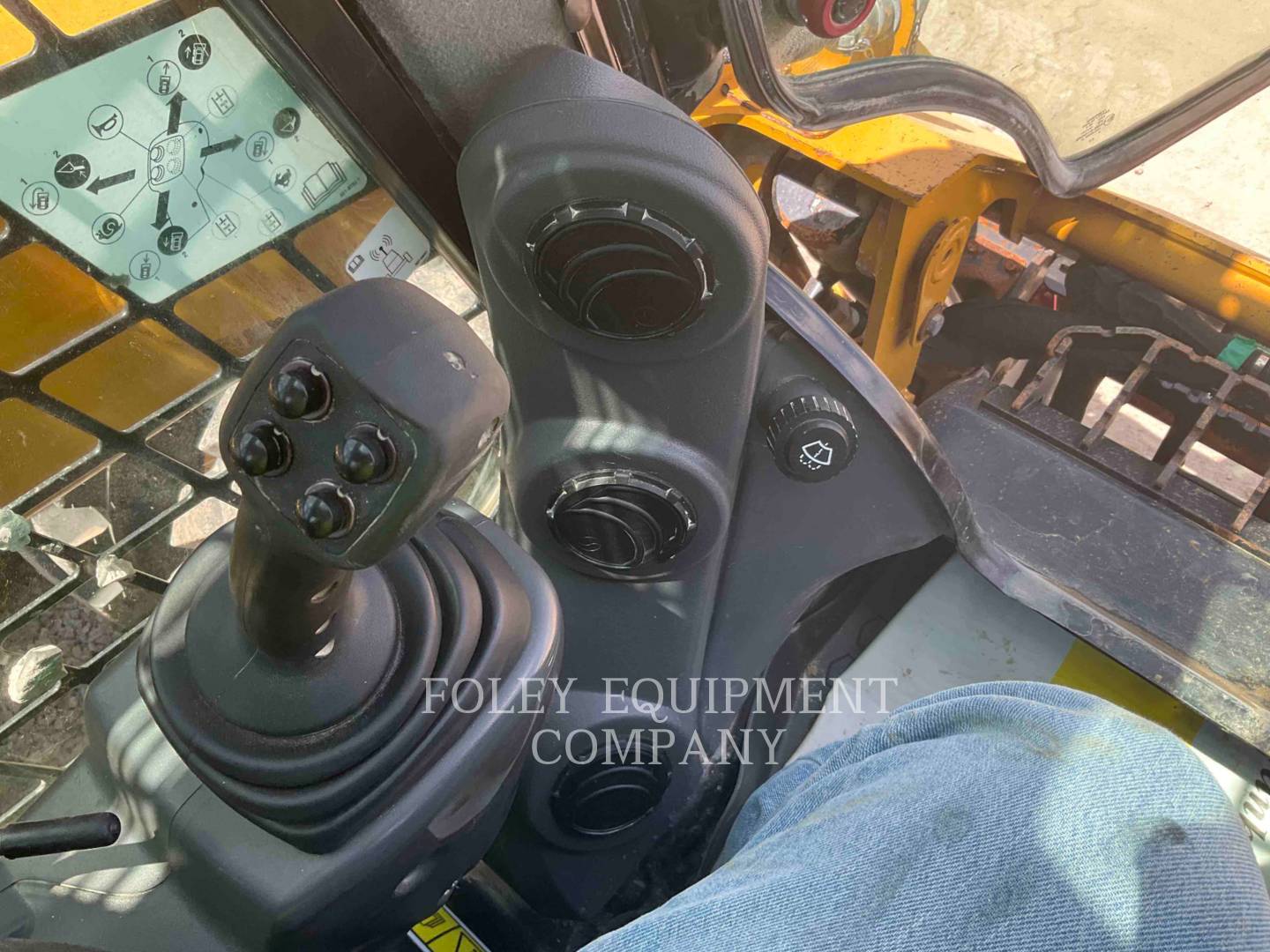 2019 Caterpillar 236D Skid Steer Loader