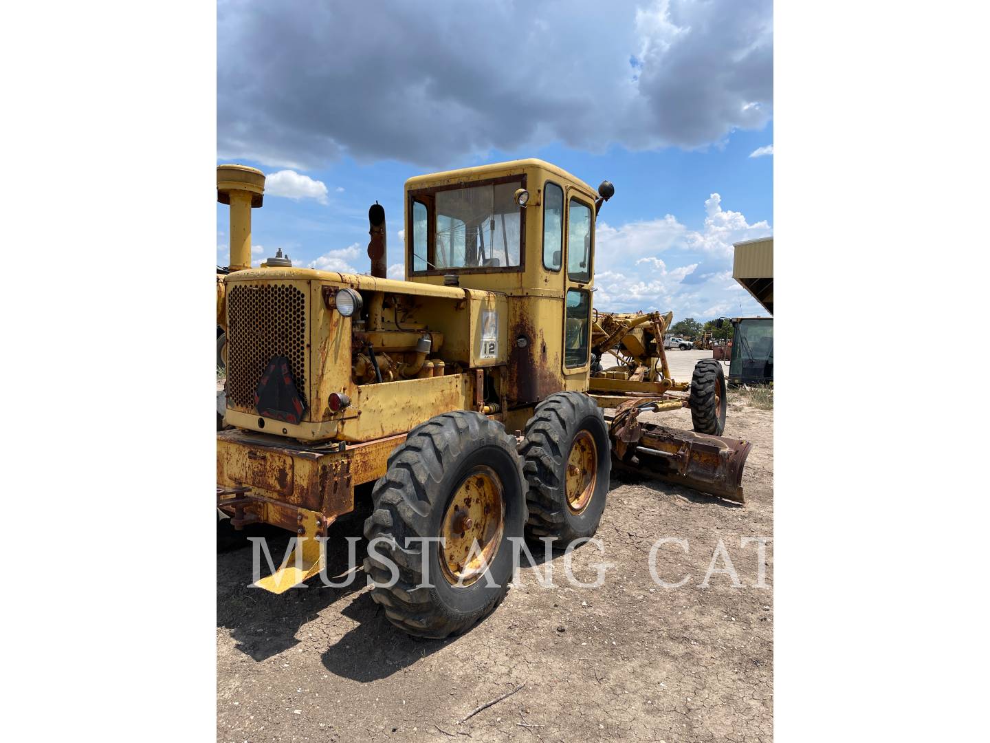 1966 Caterpillar 12F Grader - Road