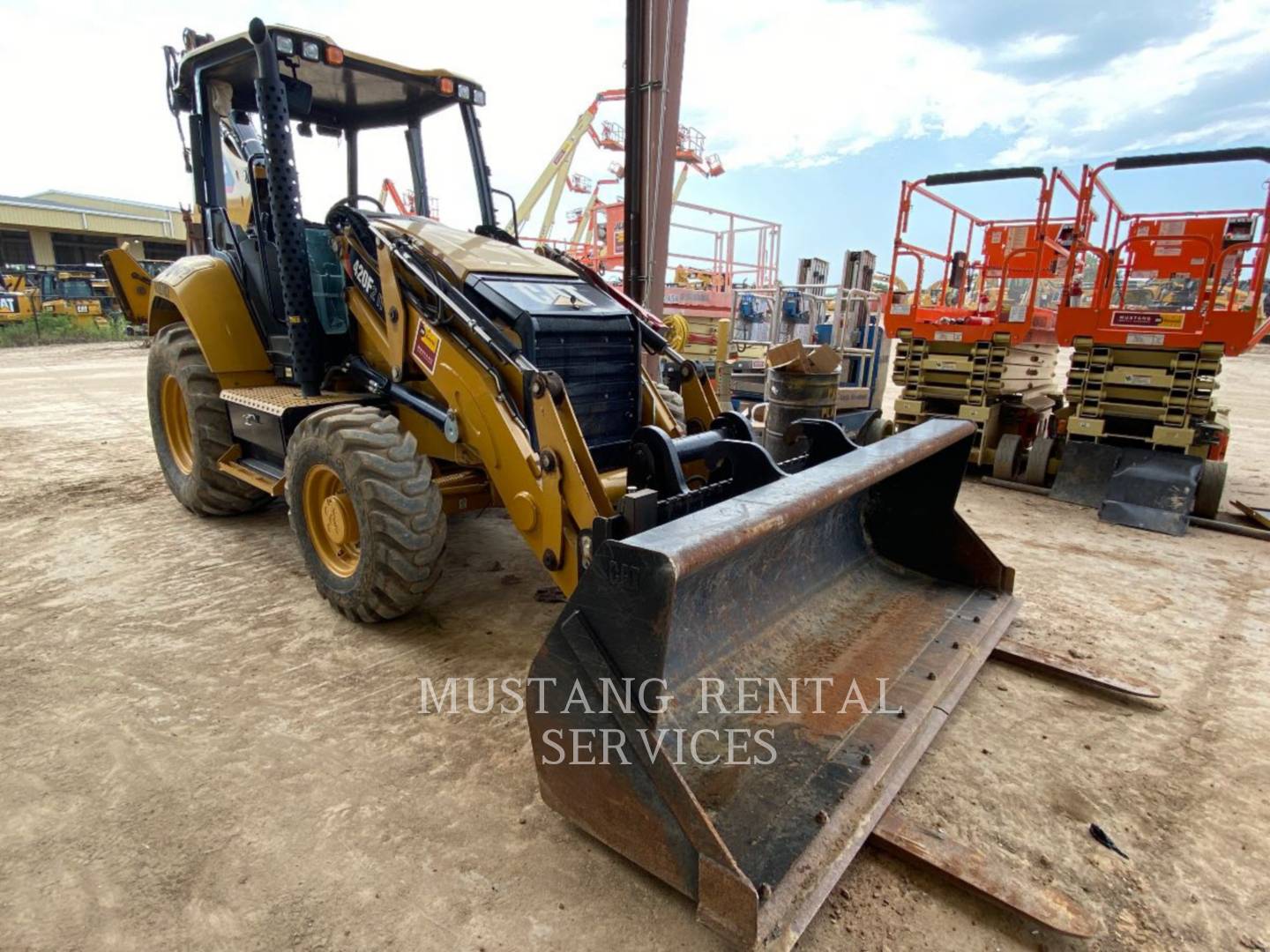 2018 Caterpillar 420IT4WDE Tractor Loader Backhoe