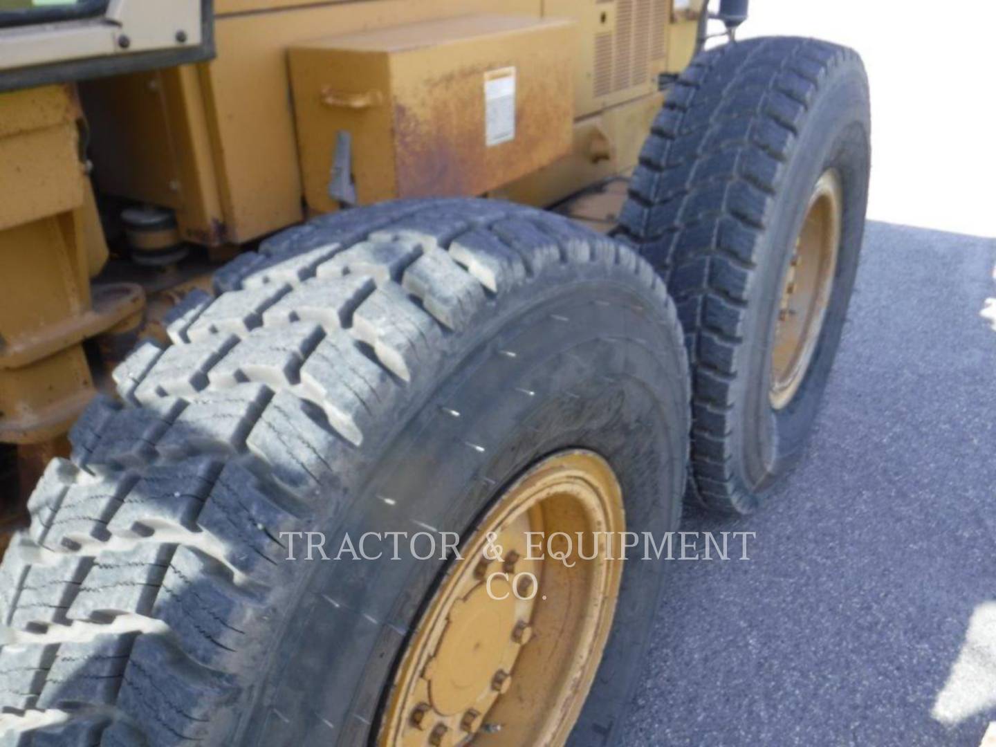 2002 Caterpillar 140H Grader - Road