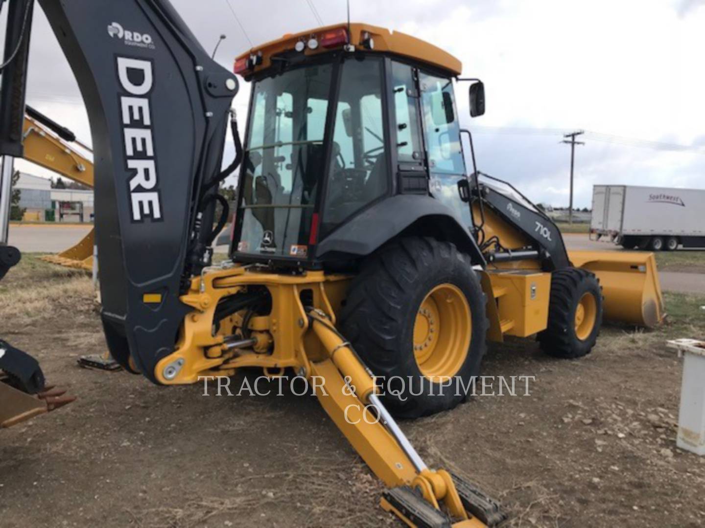 2019 John Deere 710 Tractor Loader Backhoe