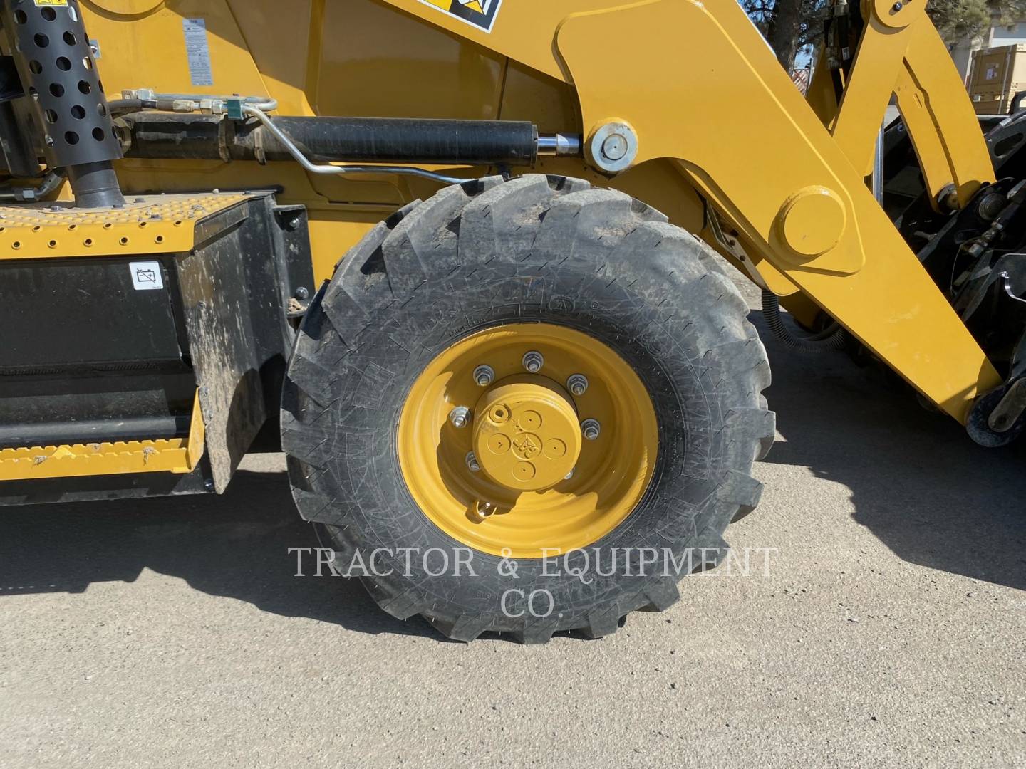 2022 Caterpillar 440 Tractor Loader Backhoe