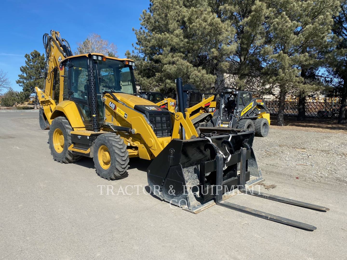 2022 Caterpillar 440 Tractor Loader Backhoe