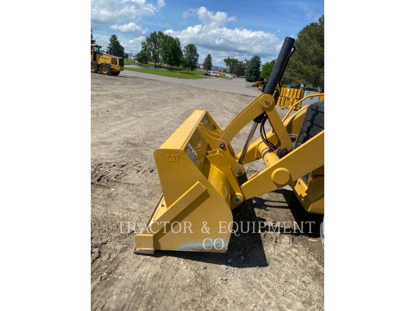 2022 Caterpillar 420 Tractor Loader Backhoe