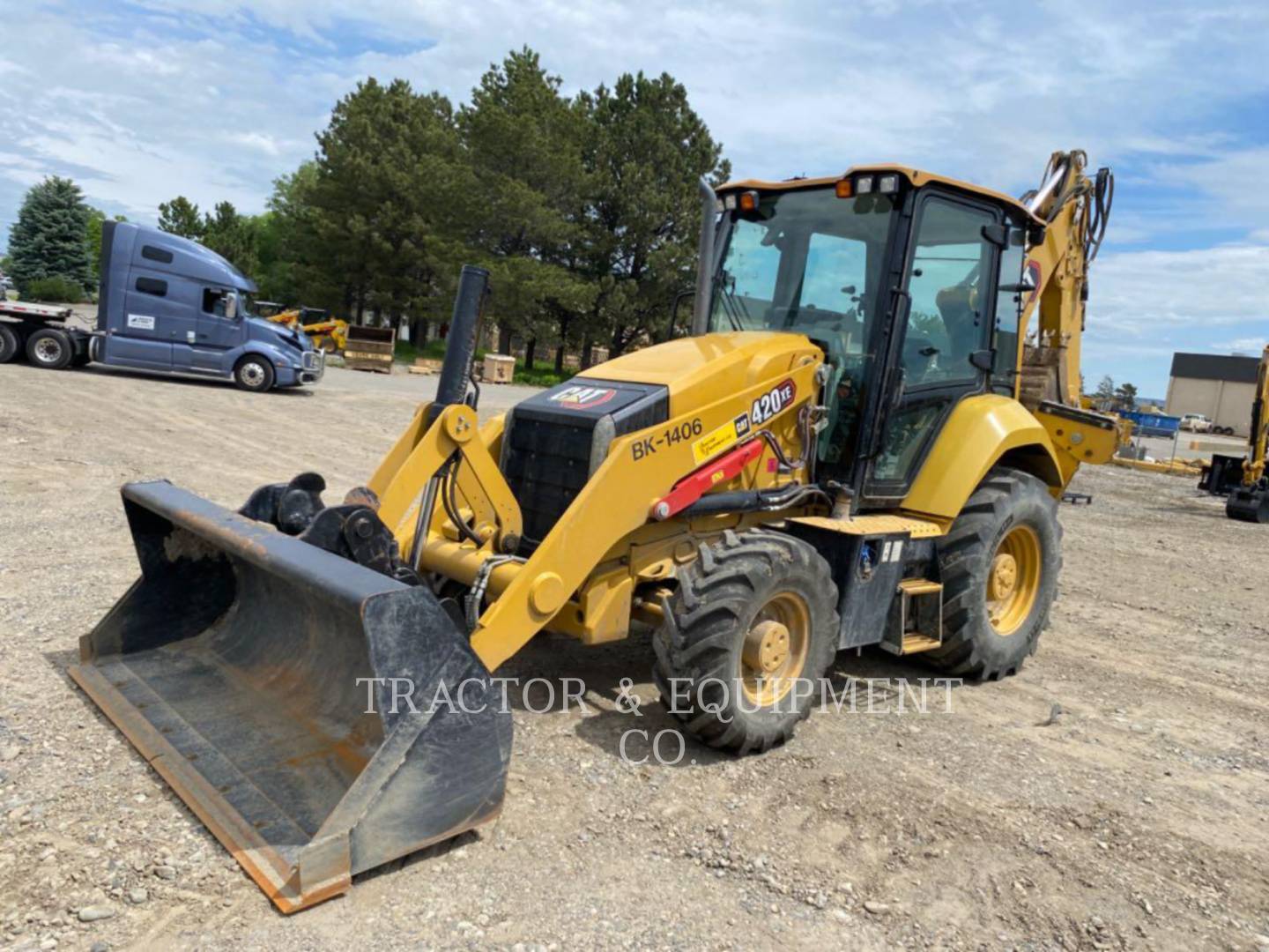 2022 Caterpillar 420XE Tractor Loader Backhoe