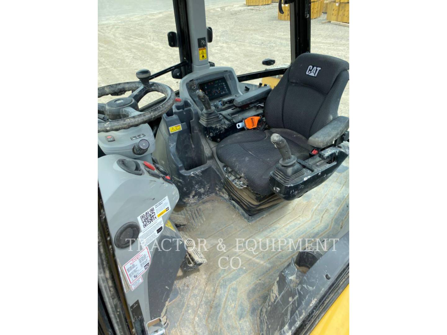 2022 Caterpillar 420XE Tractor Loader Backhoe