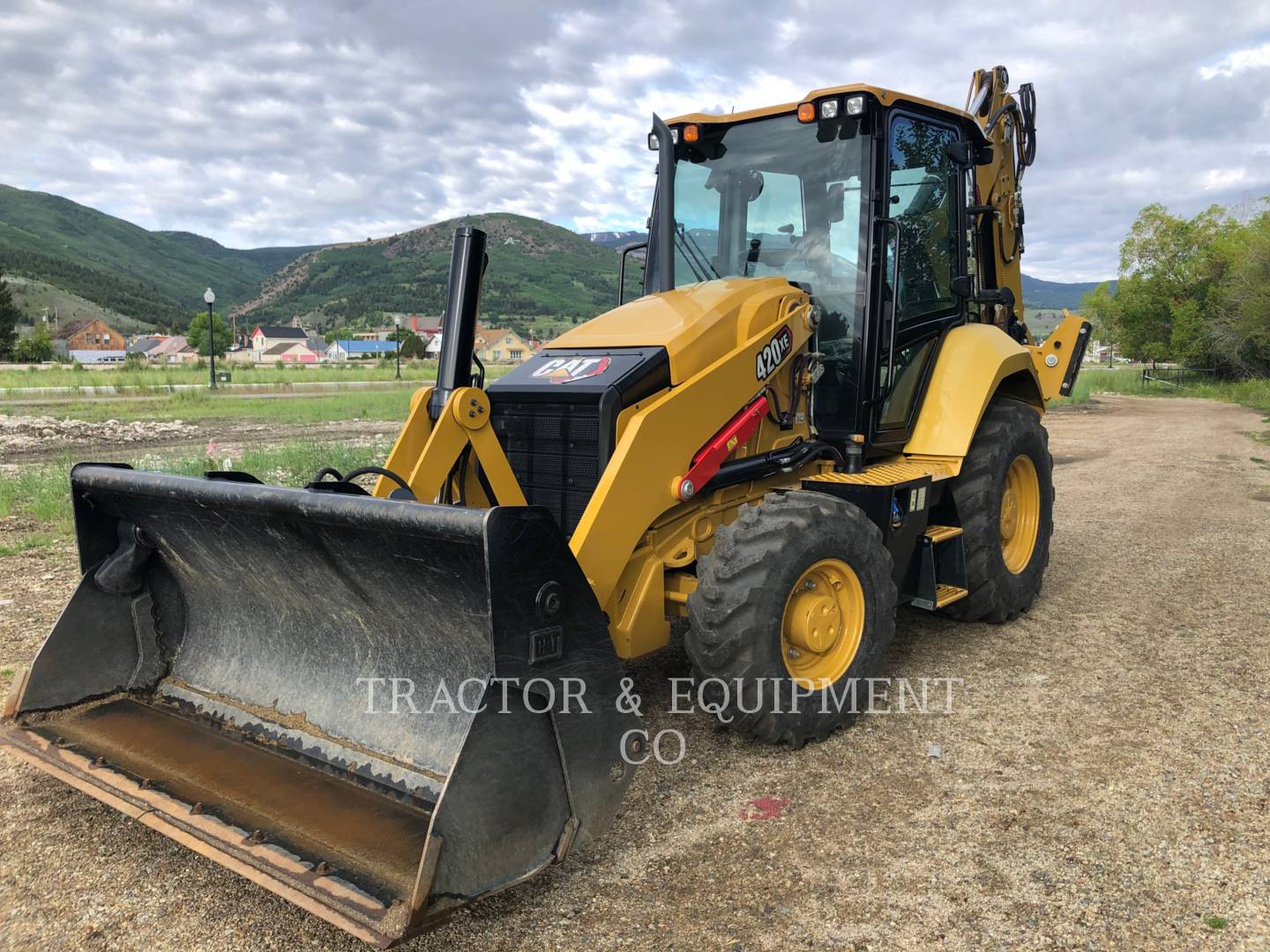 2021 Caterpillar 420 XE Tractor Loader Backhoe