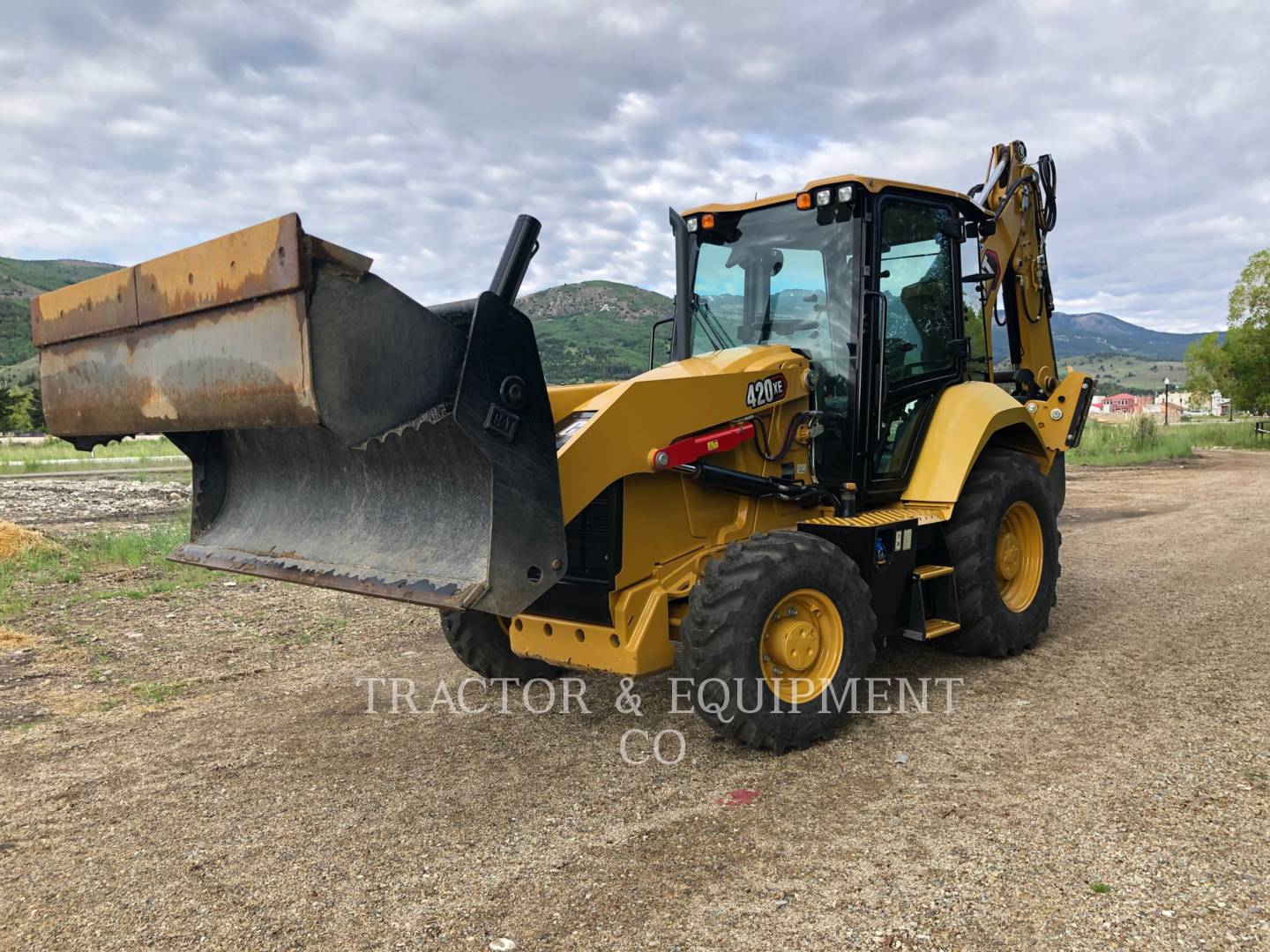 2021 Caterpillar 420 XE Tractor Loader Backhoe