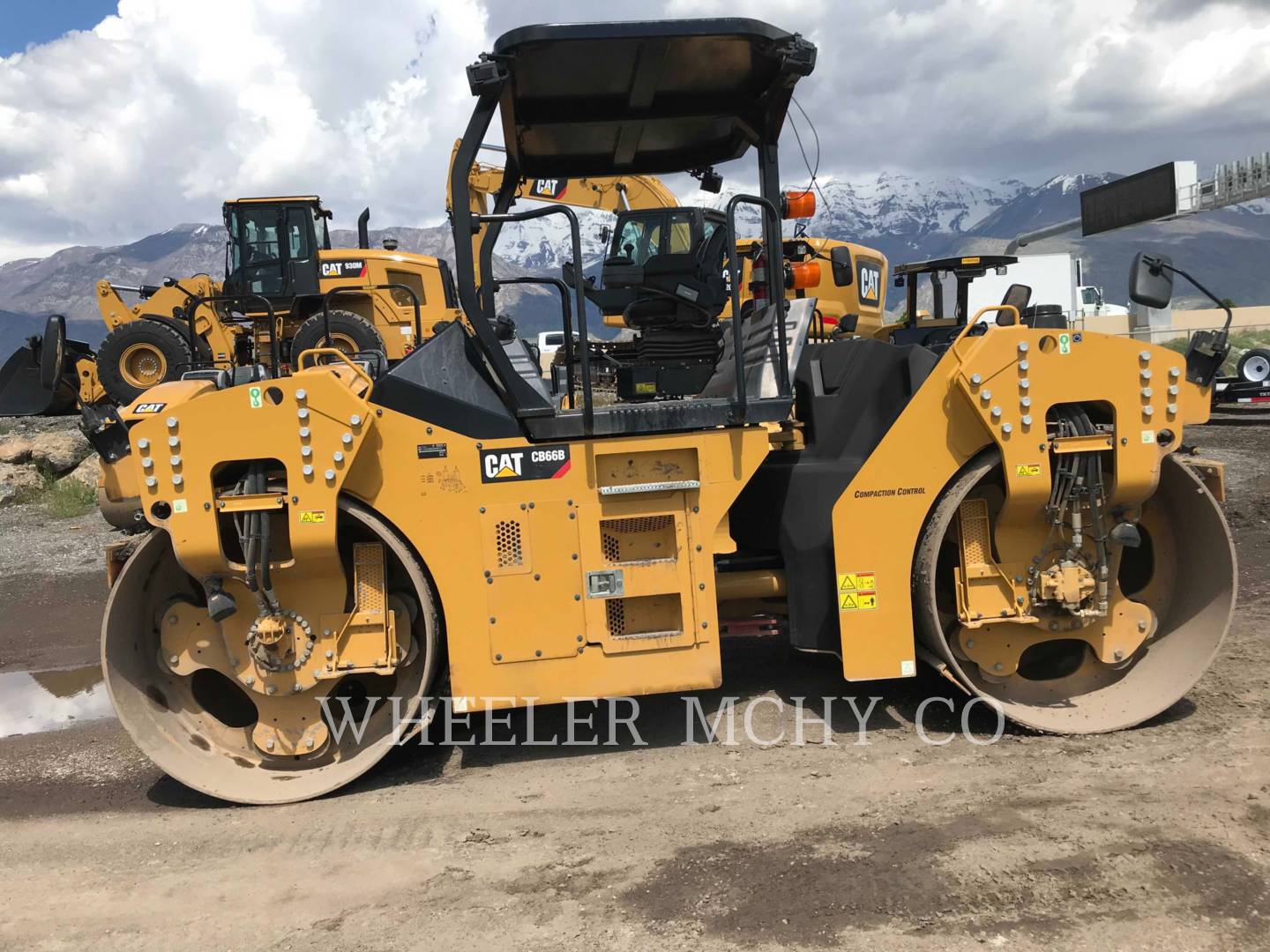 2017 Caterpillar CB66B Vibratory Double