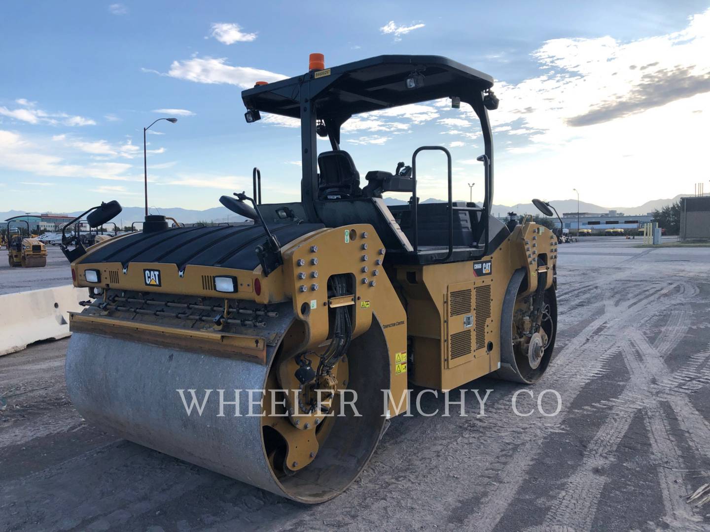 2018 Caterpillar CB66B CW Vibratory Double