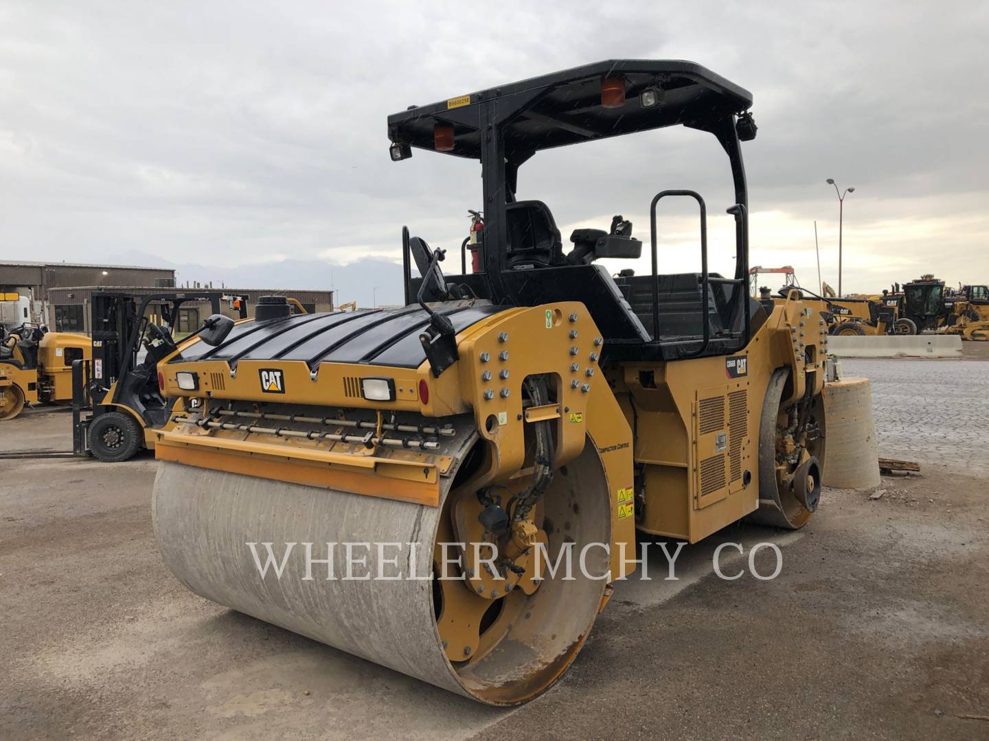 2018 Caterpillar CB66B CW Vibratory Double