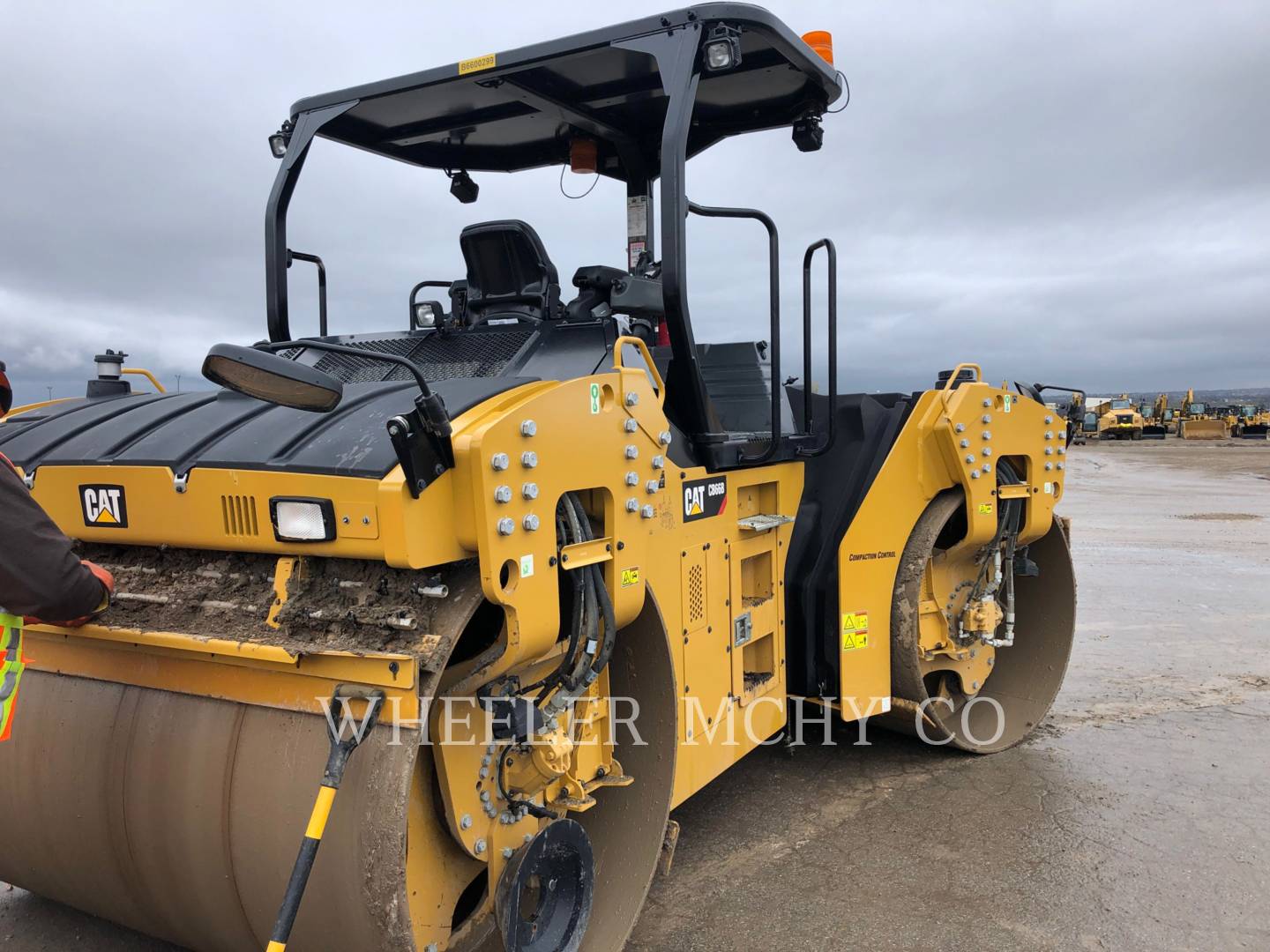 2018 Caterpillar CB66B CW Vibratory Double