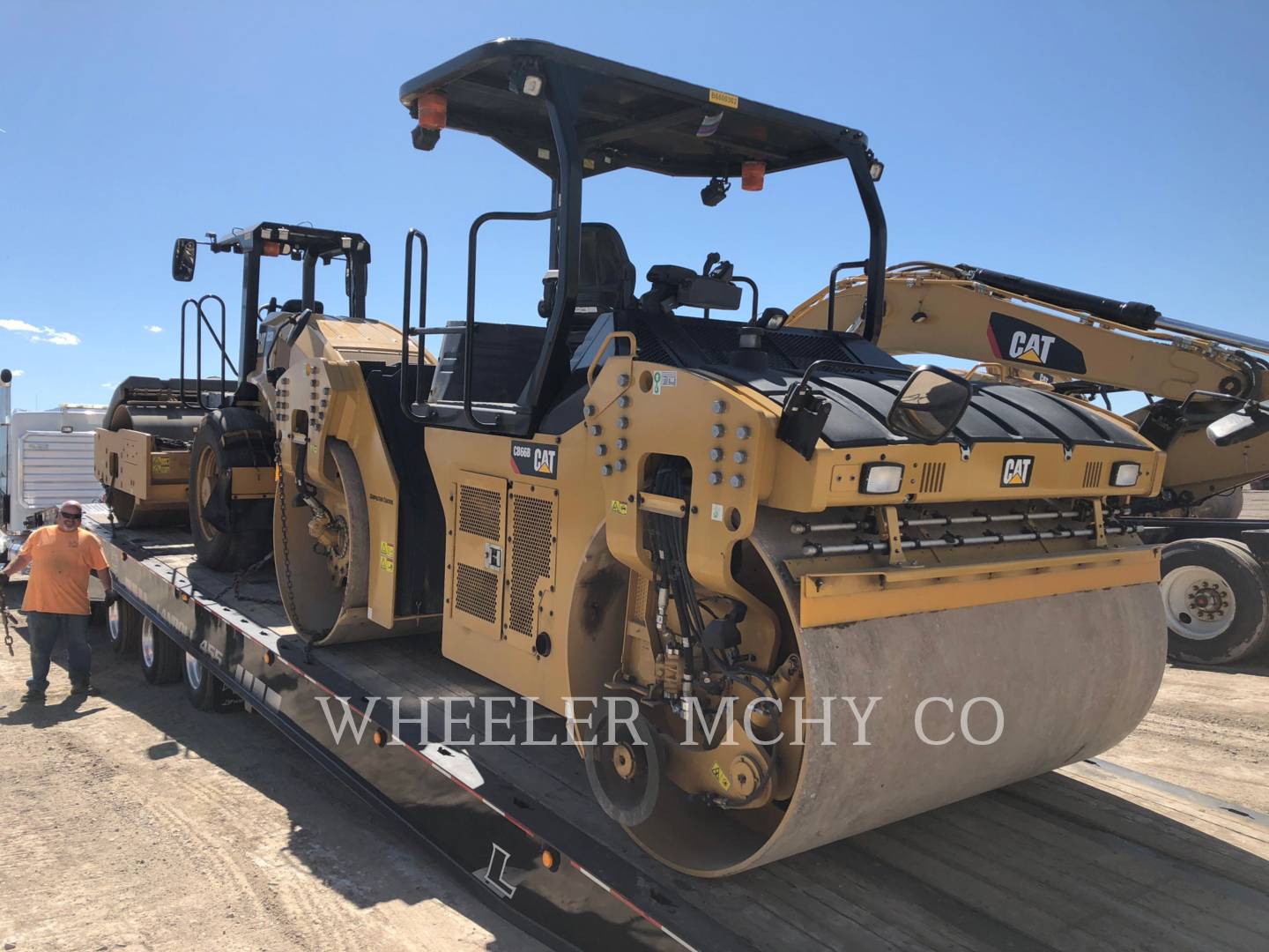 2018 Caterpillar CB66B CW Vibratory Double