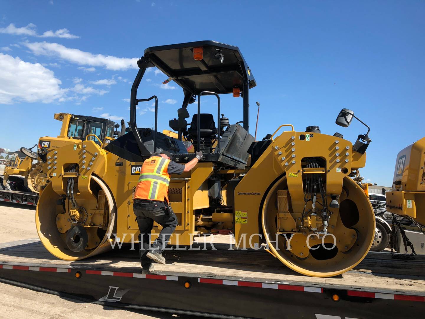 2018 Caterpillar CB66B CW Vibratory Double