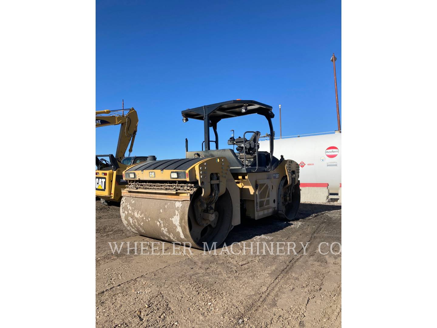 2019 Caterpillar CB15 Vibratory Double