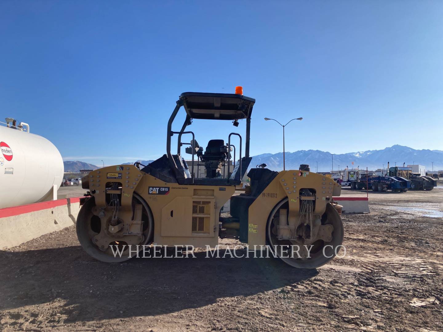 2019 Caterpillar CB15 Vibratory Double