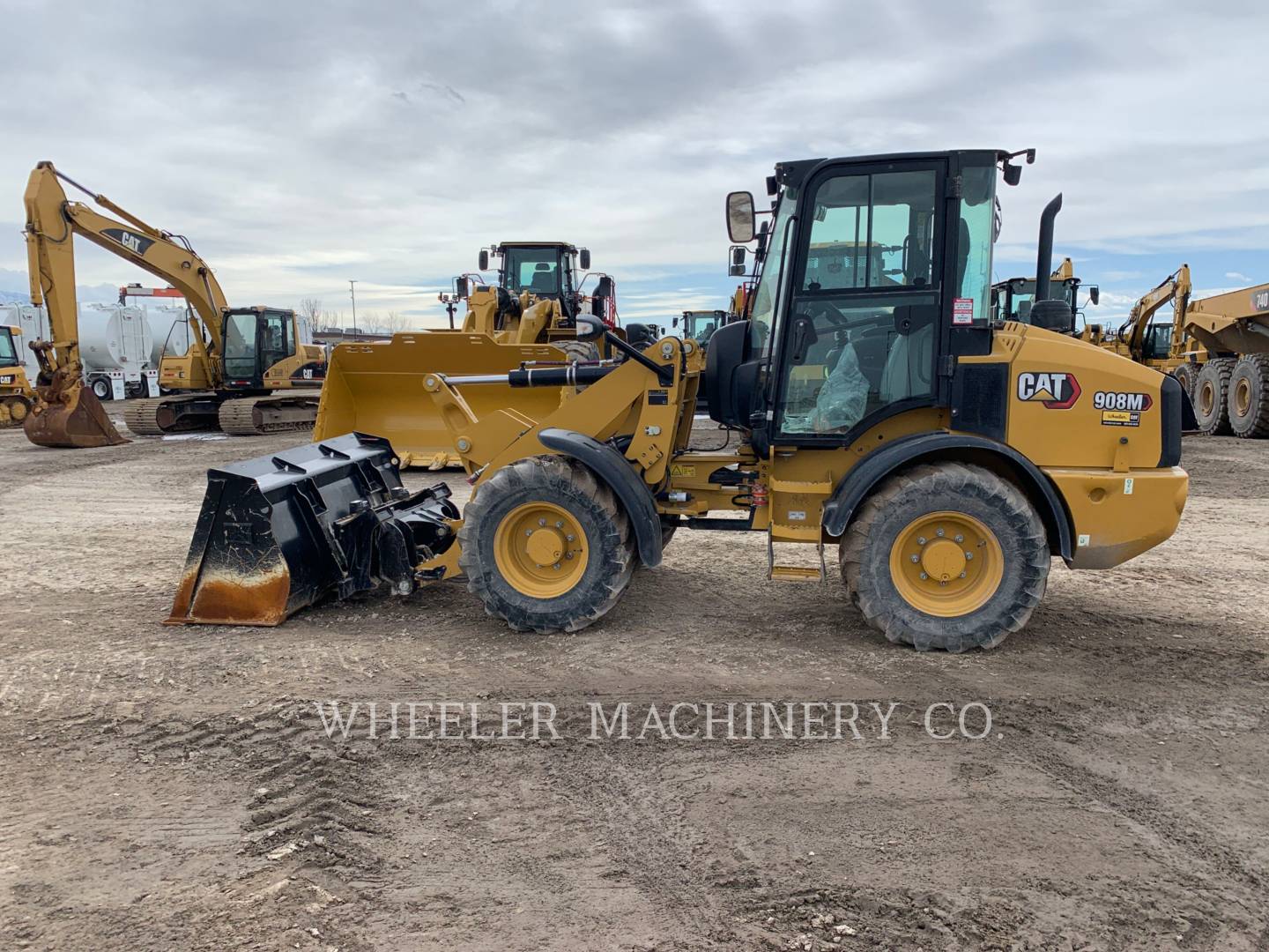 2020 Caterpillar 908M Wheel Loader