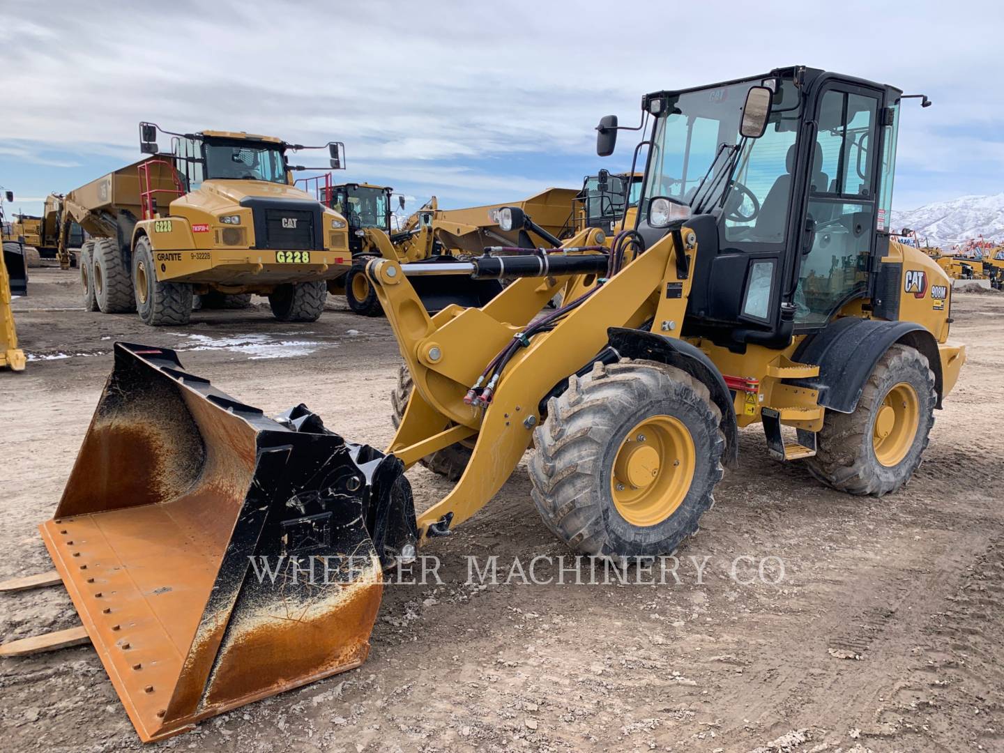 2020 Caterpillar 908M Wheel Loader