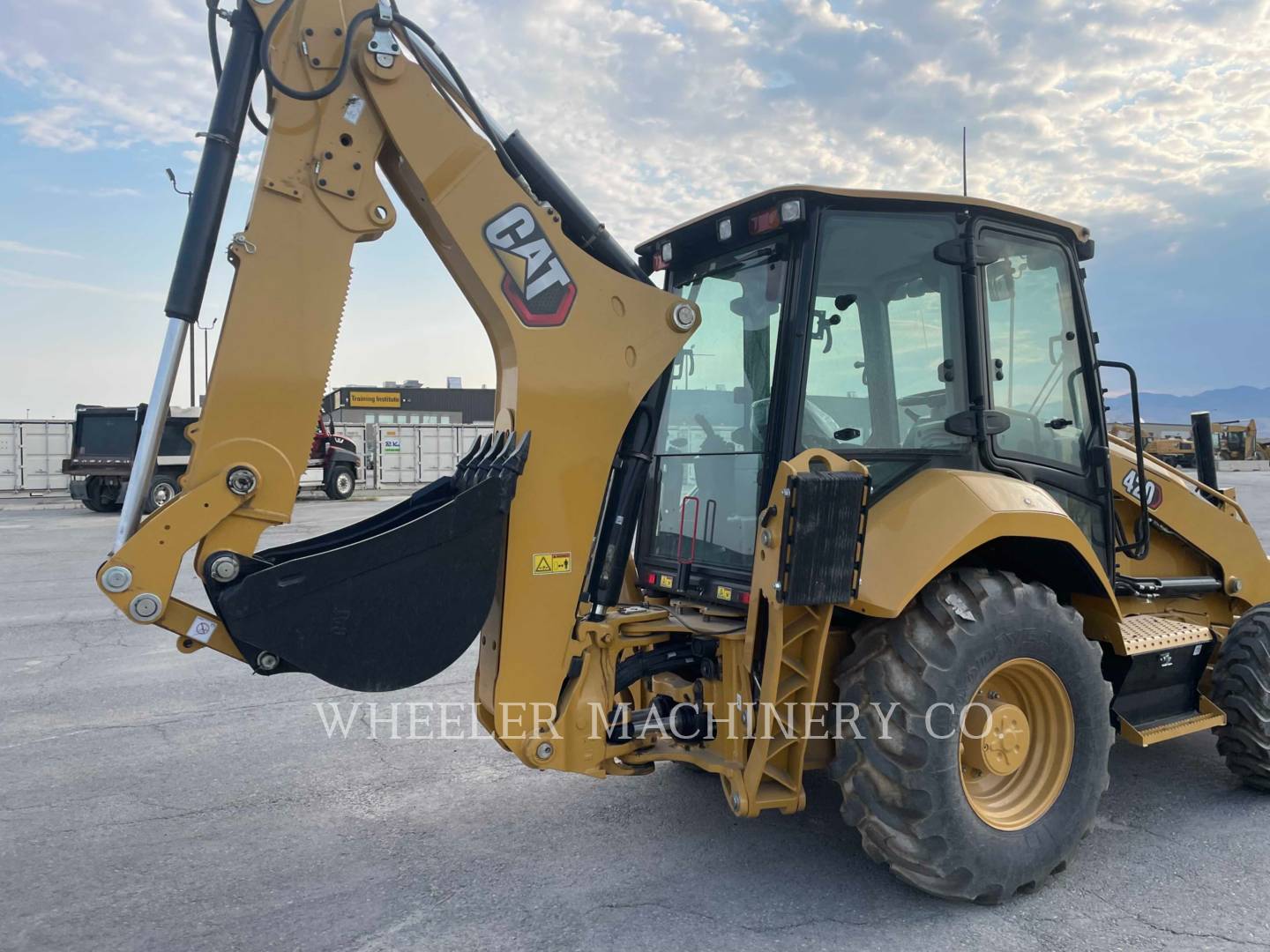 2021 Caterpillar 420 Tractor Loader Backhoe