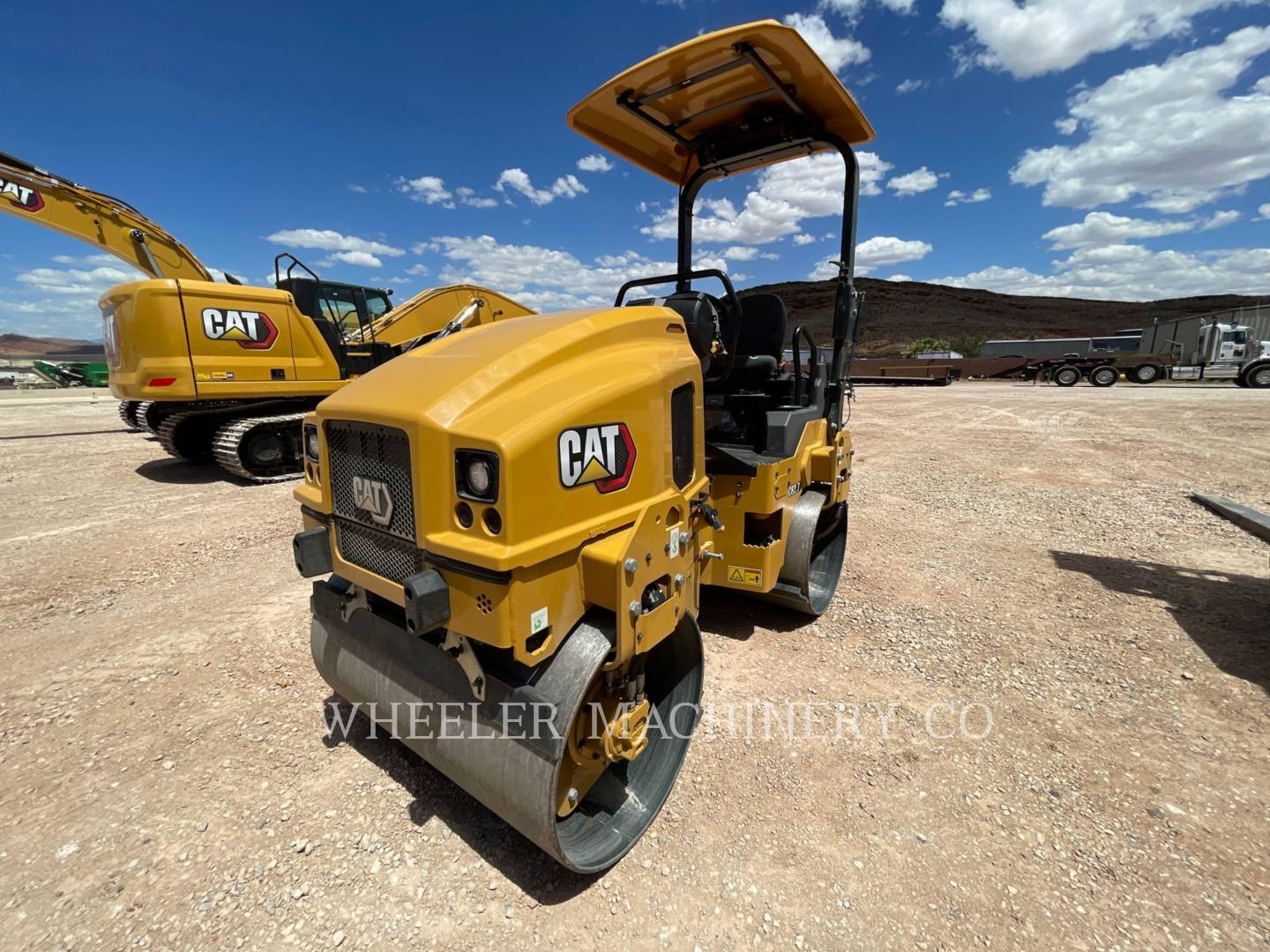 2022 Caterpillar CB2.7 Vibratory Double