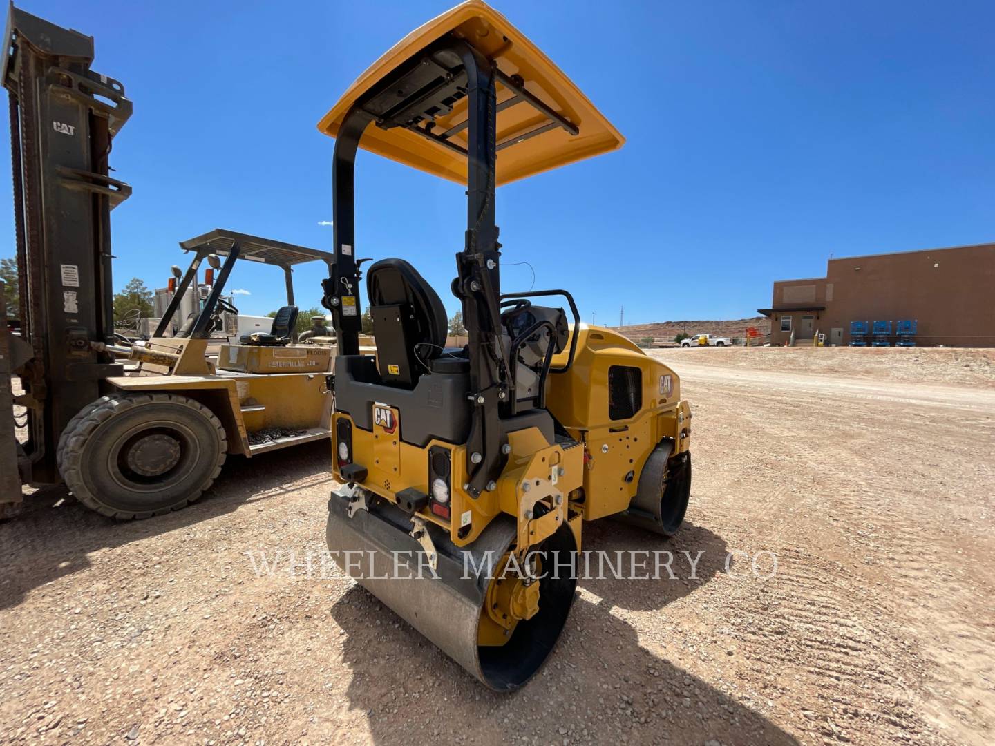 2022 Caterpillar CB2.7 Vibratory Double