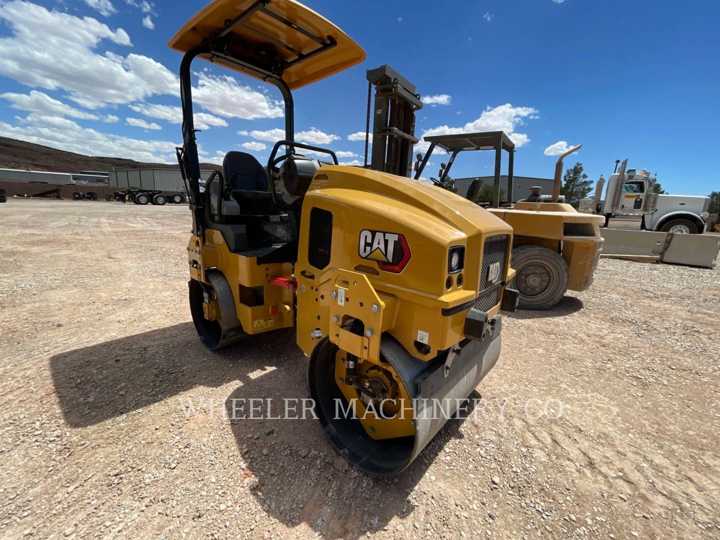 2022 Caterpillar CB2.7 Vibratory Double