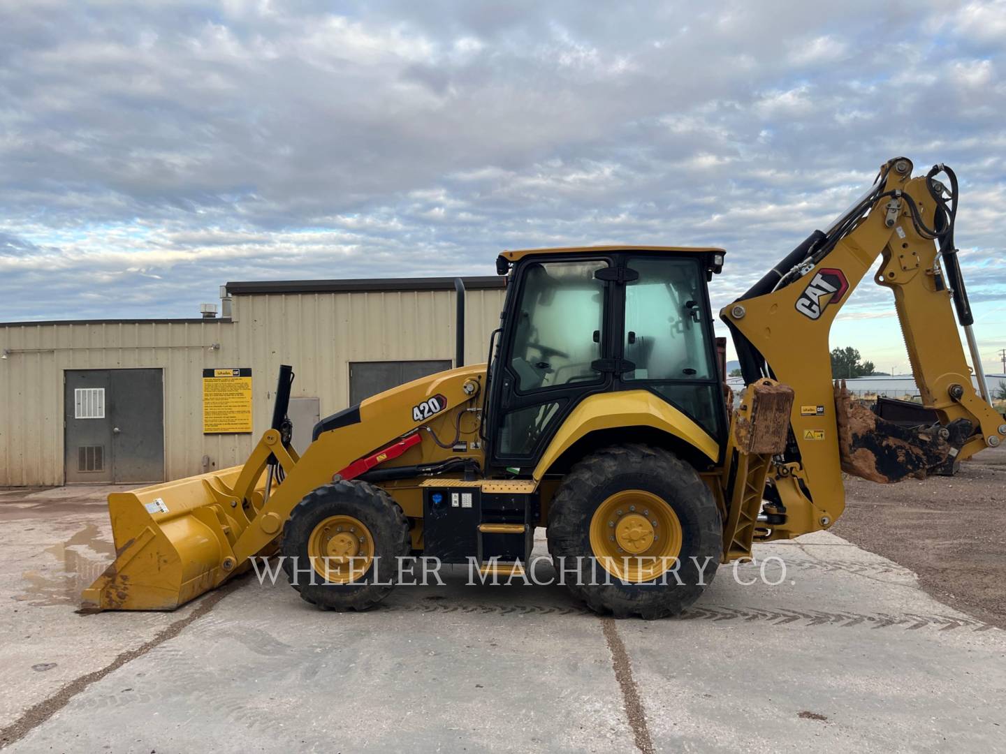 2022 Caterpillar 420 Tractor Loader Backhoe