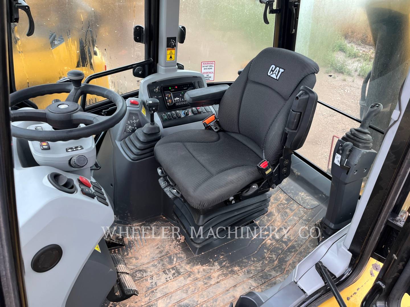 2022 Caterpillar 420 Tractor Loader Backhoe