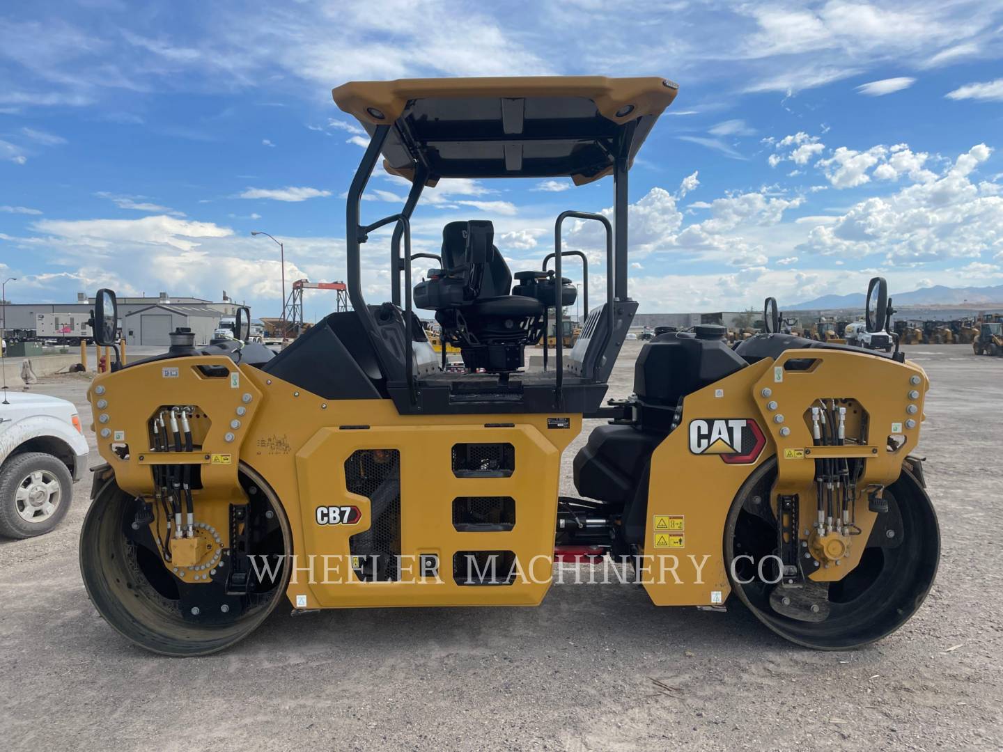 2022 Caterpillar CB7 Vibratory Double