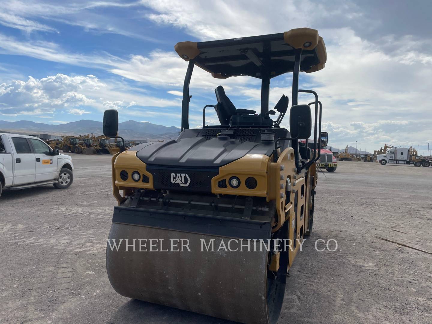 2022 Caterpillar CB7 Vibratory Double