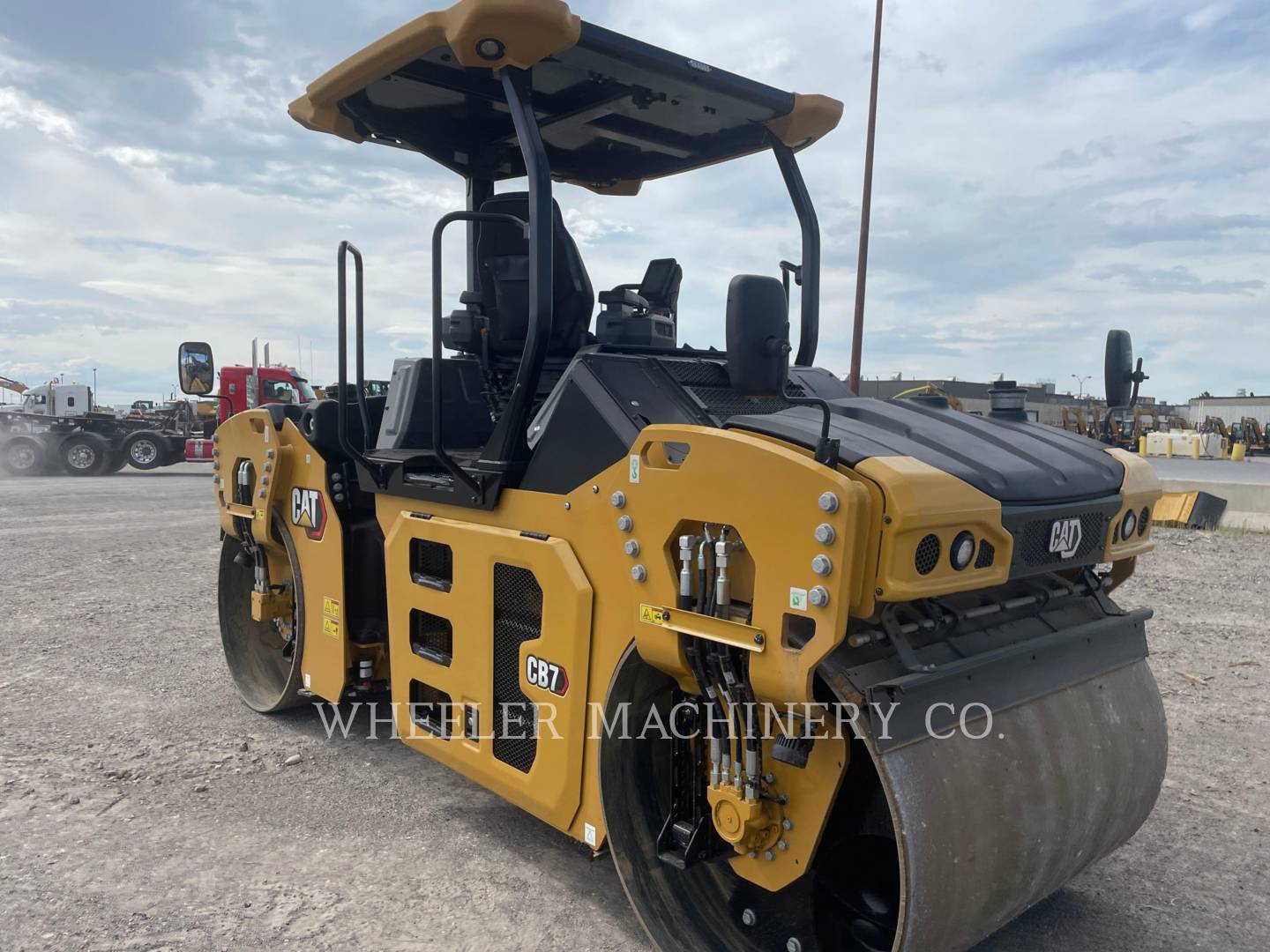 2022 Caterpillar CB7 Vibratory Double