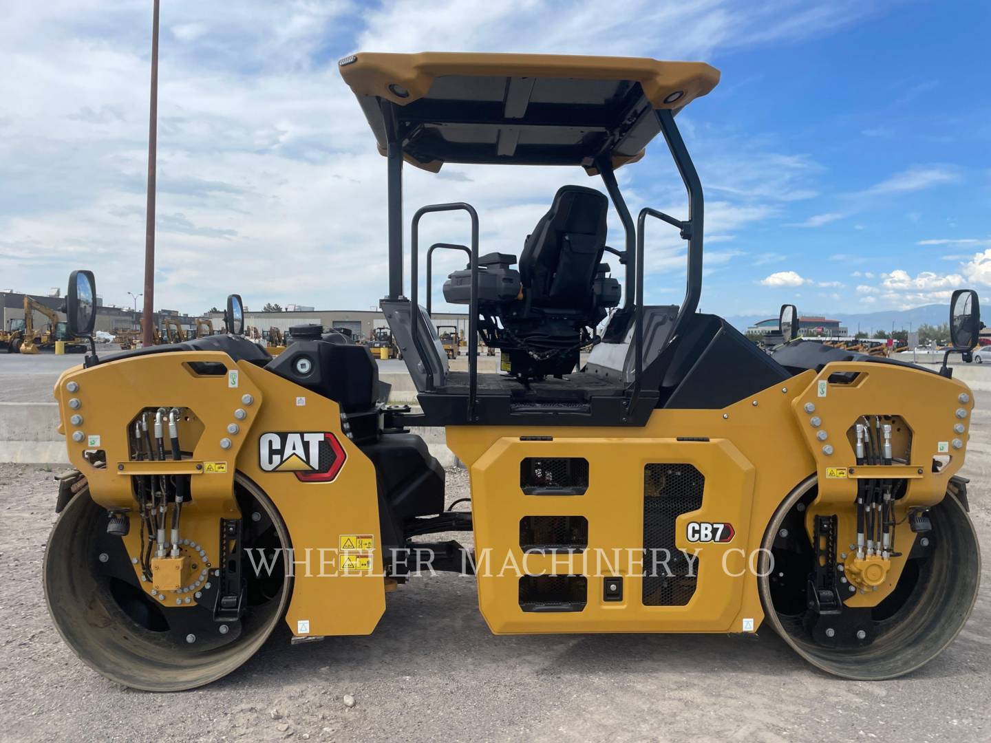 2022 Caterpillar CB7 Vibratory Double