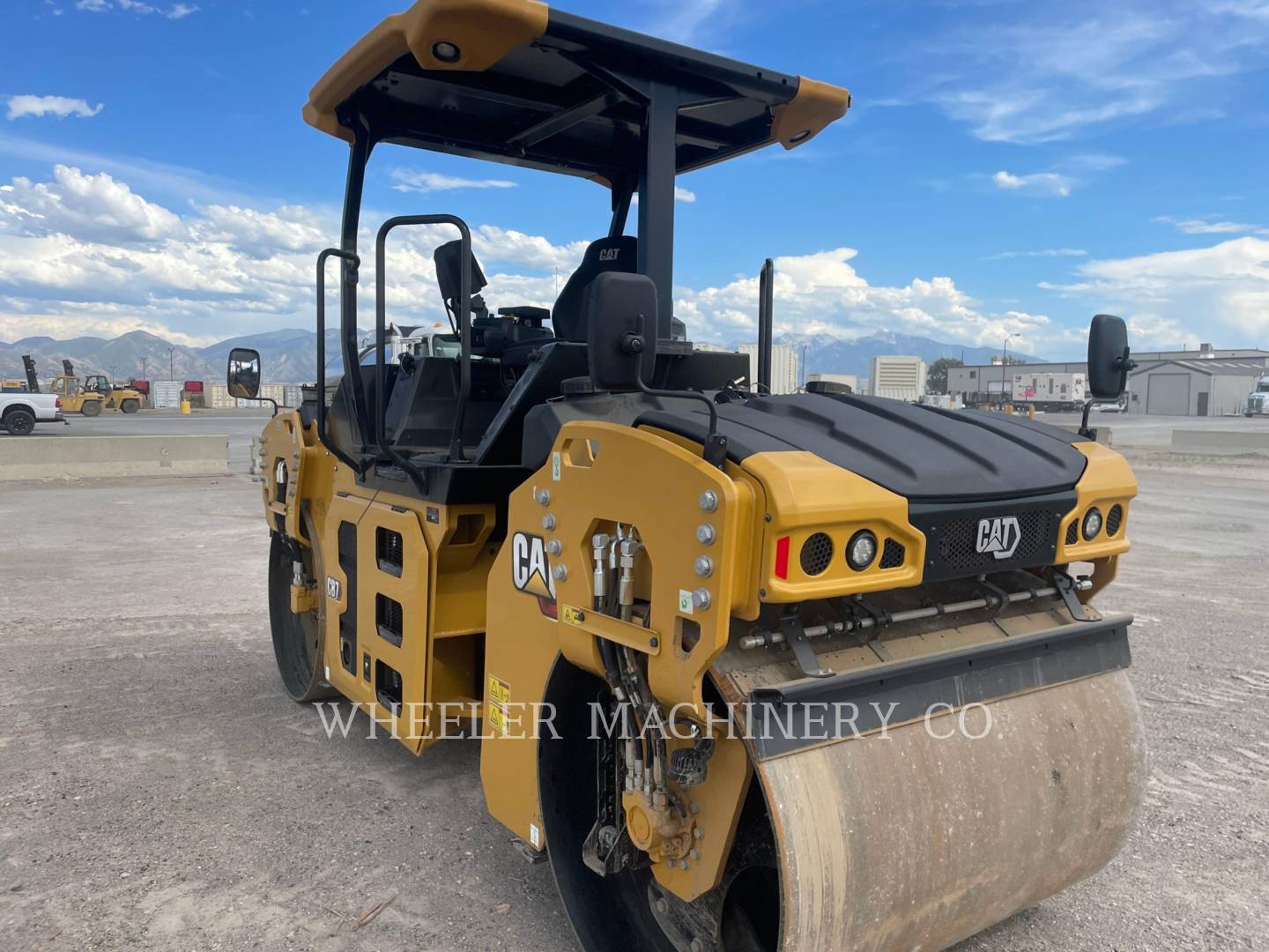 2022 Caterpillar CB7 Vibratory Double