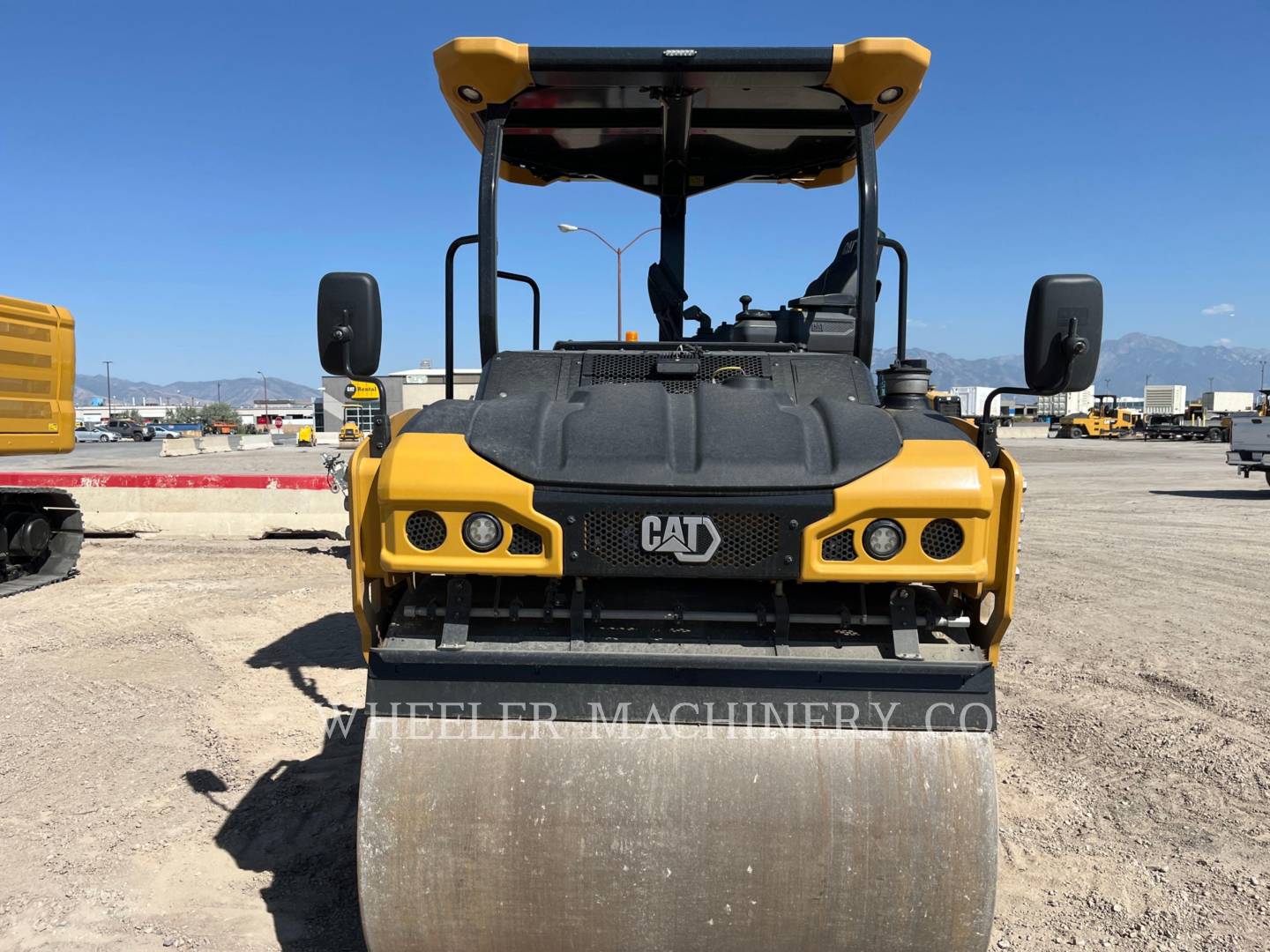 2022 Caterpillar CB7 Vibratory Double