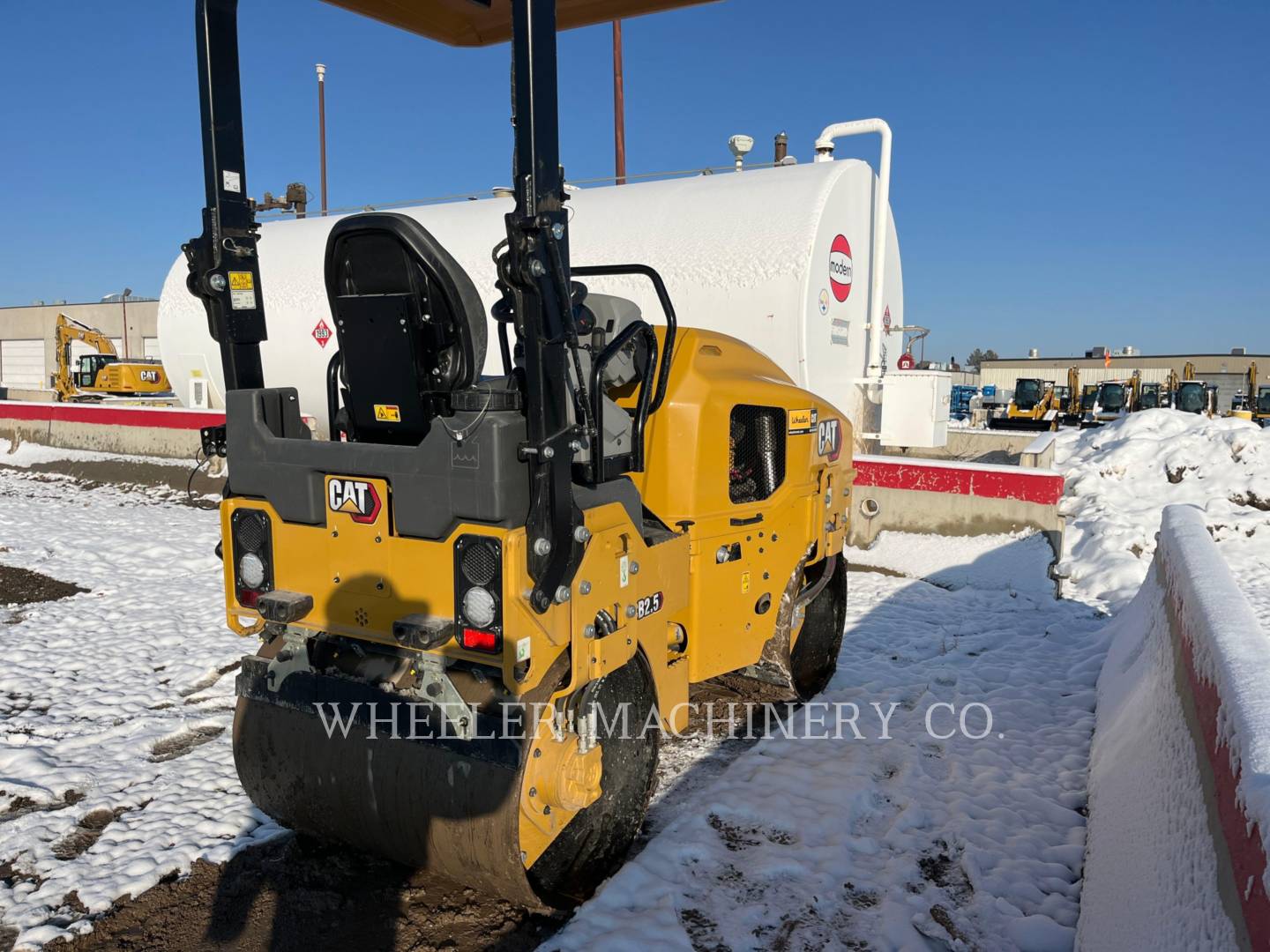 2022 Caterpillar CB2.5 Vibratory Double