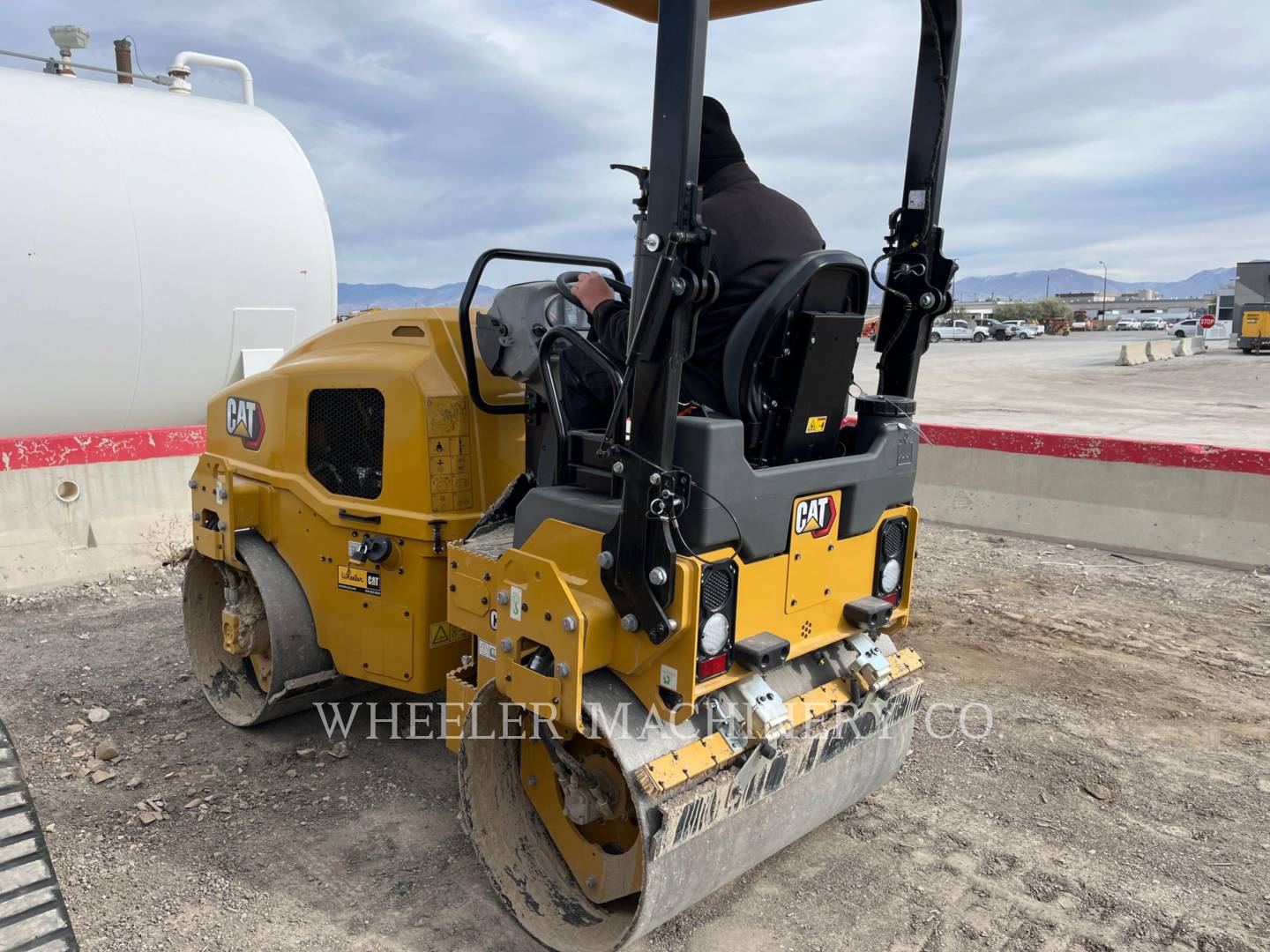 2022 Caterpillar CB2.7 Vibratory Double