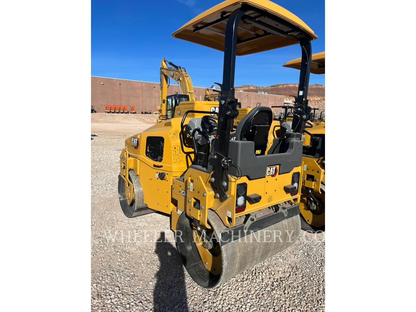 2022 Caterpillar CB4.0 Vibratory Double