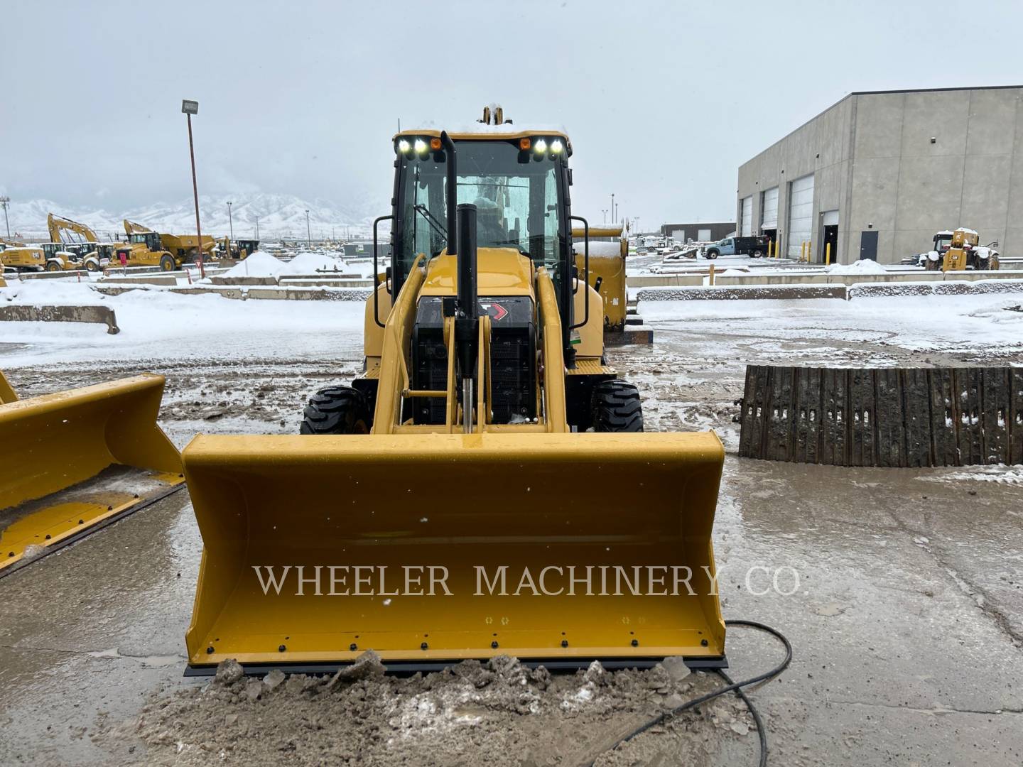 2022 Caterpillar 420 CF Tractor Loader Backhoe