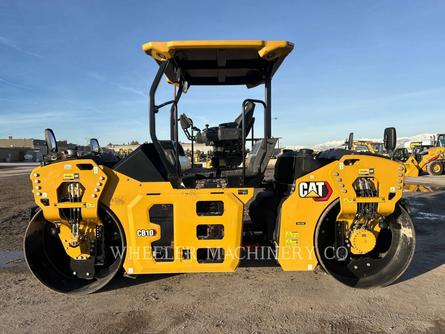 2022 Caterpillar CB10 Vibratory Double