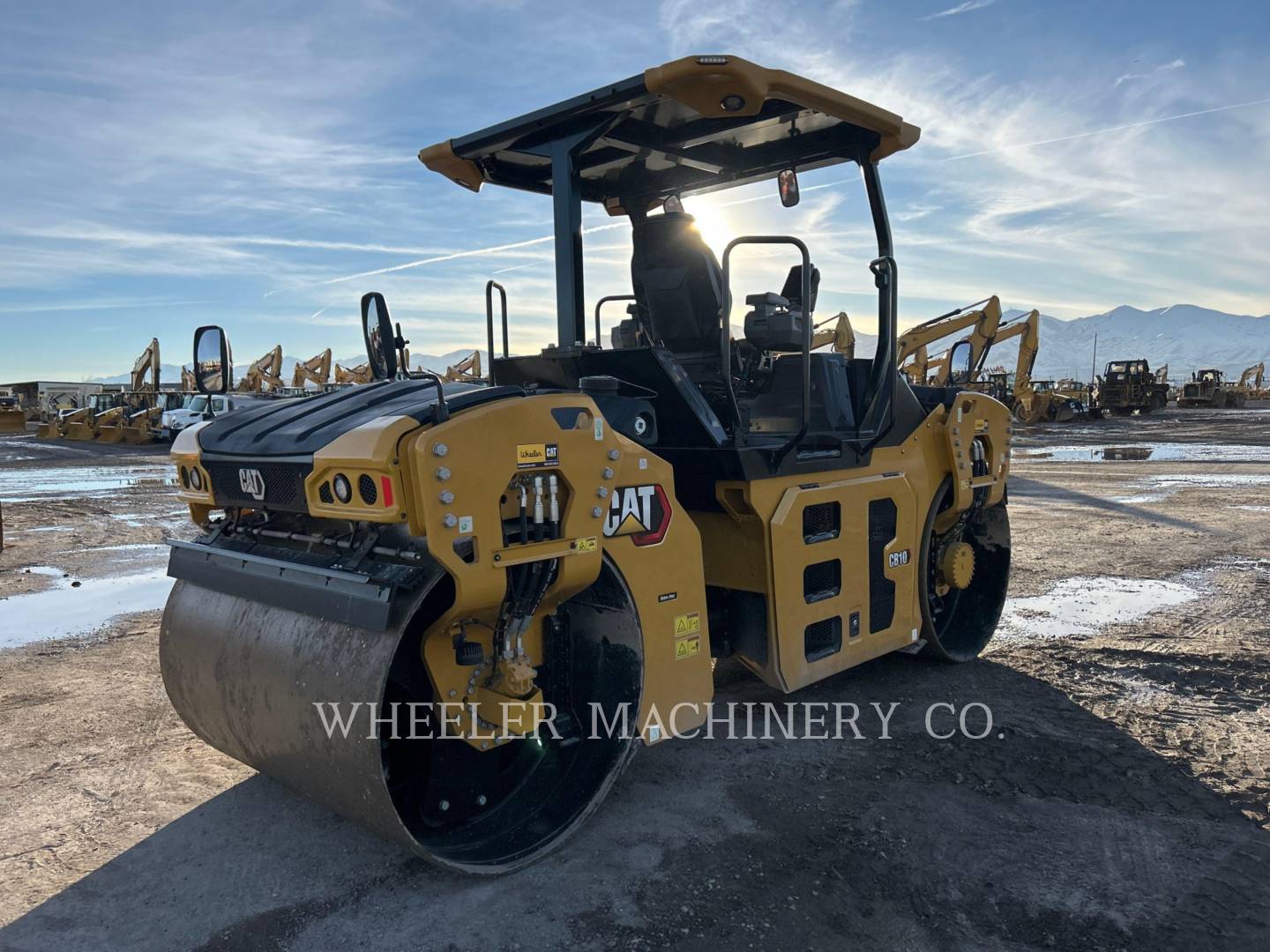 2022 Caterpillar CB10 Vibratory Double