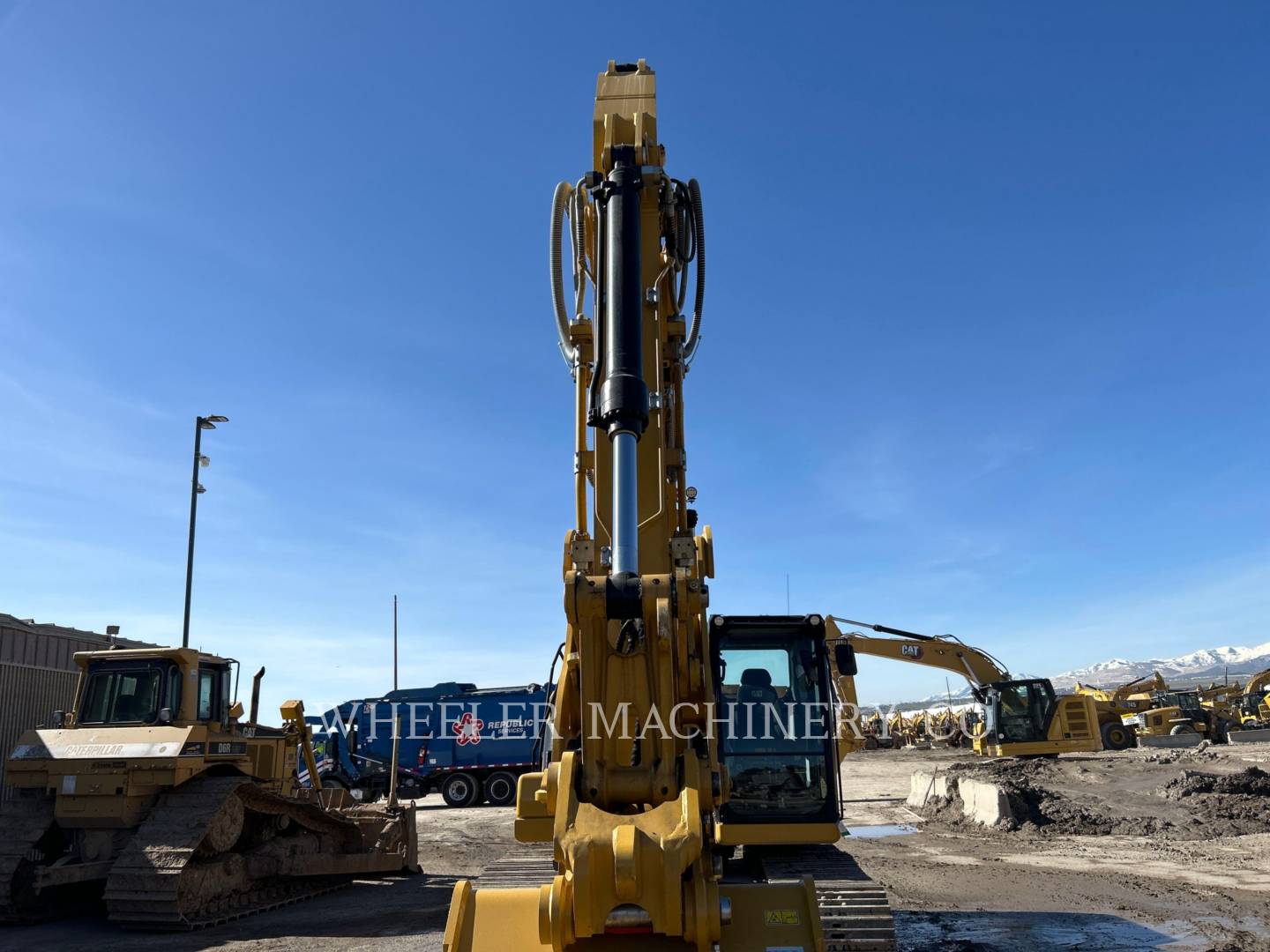 2023 Caterpillar 323 TH Excavator