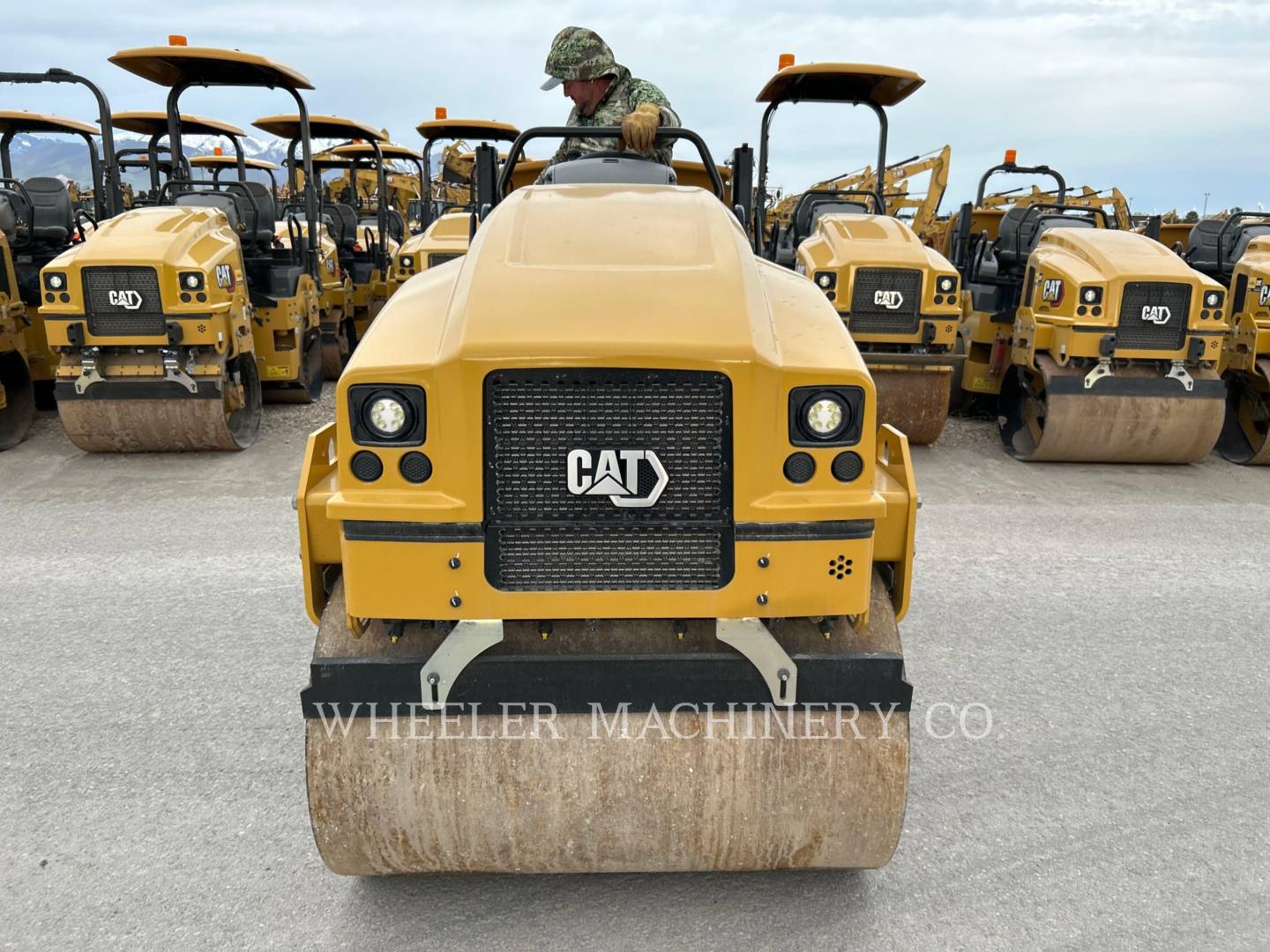 2022 Caterpillar CB2.7 GC Vibratory Double