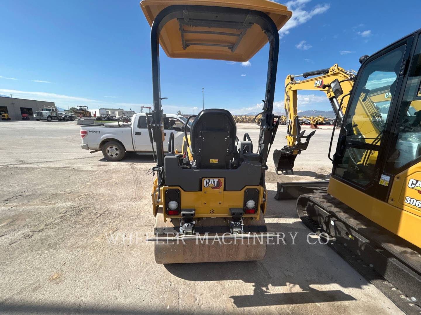 2023 Caterpillar CB2.7 Vibratory Double