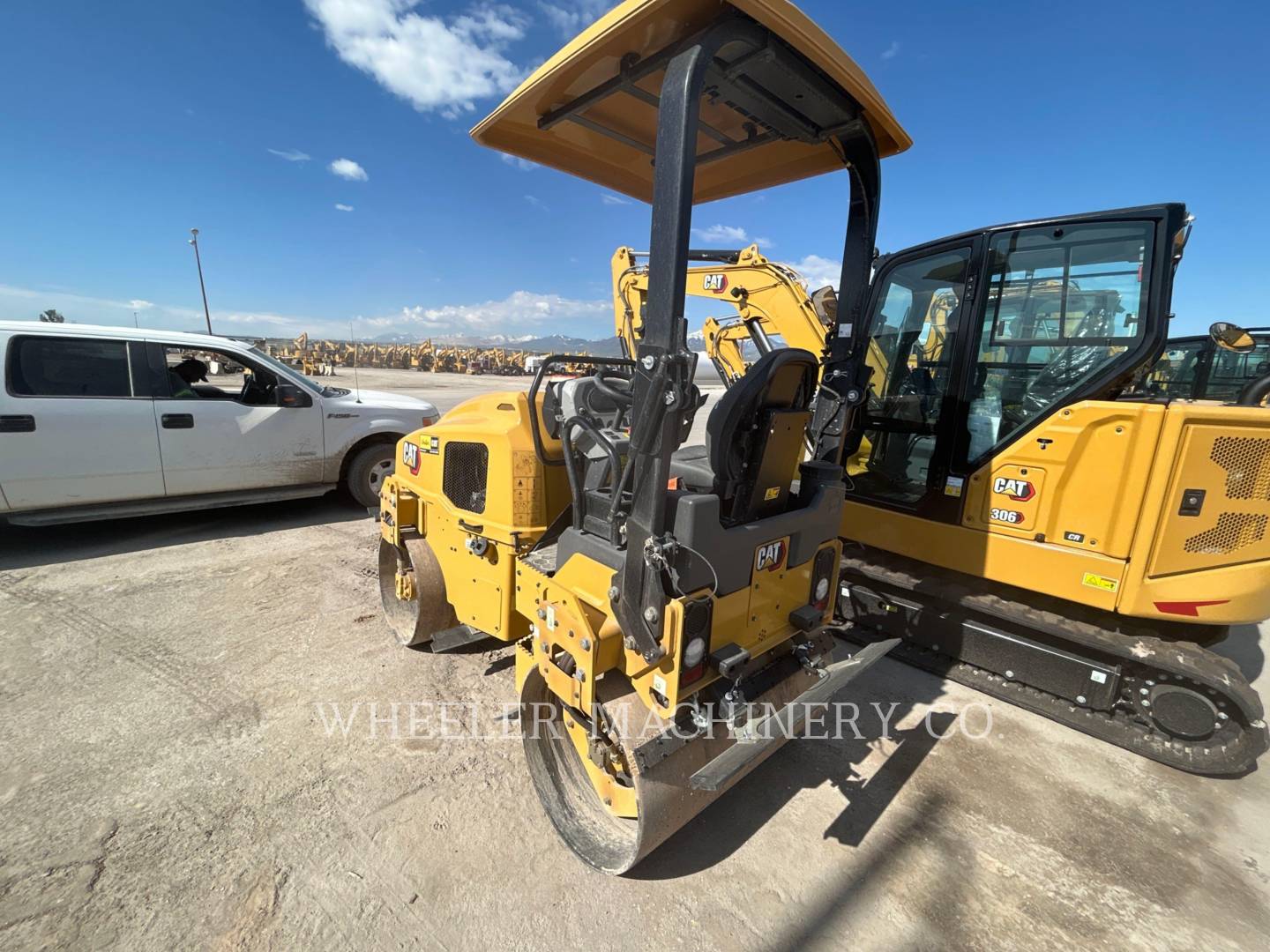 2023 Caterpillar CB2.7 Vibratory Double